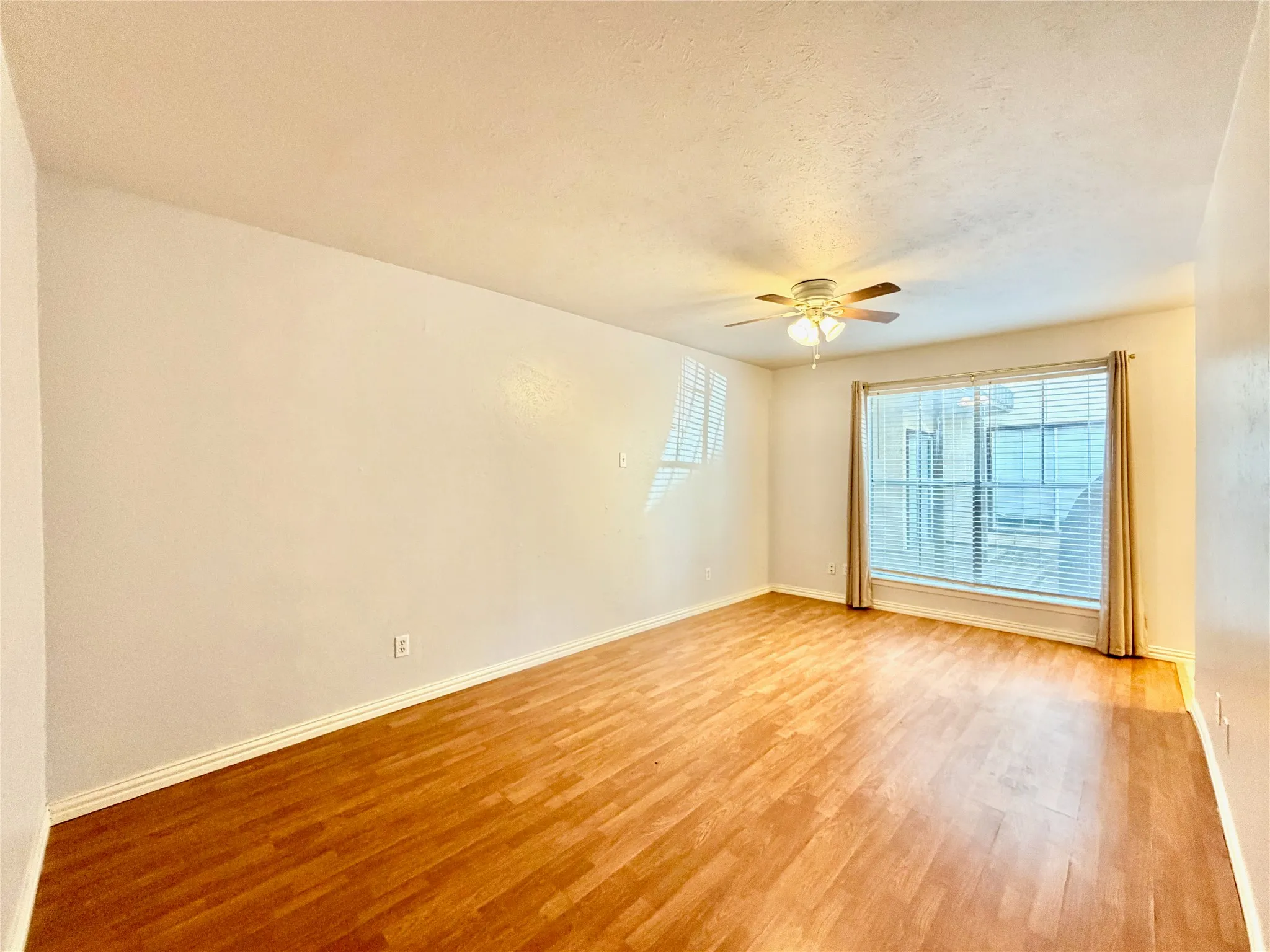 Condominium For Rent in Dallas County , 4314 Travis Street 102, Dallas, Texas 75205, 1 Bedroom, 1 Bathroom, Garage spaces, 535 Sqft, built in 1971, mls#21386324, Real Estate Agent in Dallas, Homes For Rent in Dallas county, Homes For Rent in Dallas, Realtor in Dallas Texas, Real Estate Brokerage Independent Realty Texas, Luminita Cordes Realtor