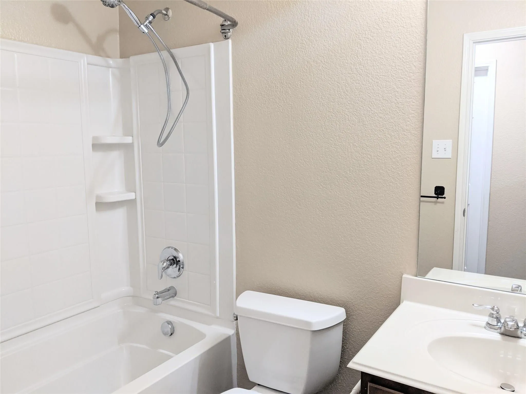 Single Family Residence For Rent in Rockwall County , 517 Azalea Drive, Fate, Texas 75087, 3 Bedroom, 2 Bathroom, 2 Garage spaces, 1,869 Sqft, built in 2008, mls#21386964, Real Estate Agent in Fate, Homes For Rent in Rockwall county, Homes For Rent in Fate, Realtor in Fate Texas, Real Estate Brokerage Independent Realty Texas, Luminita Cordes Realtor