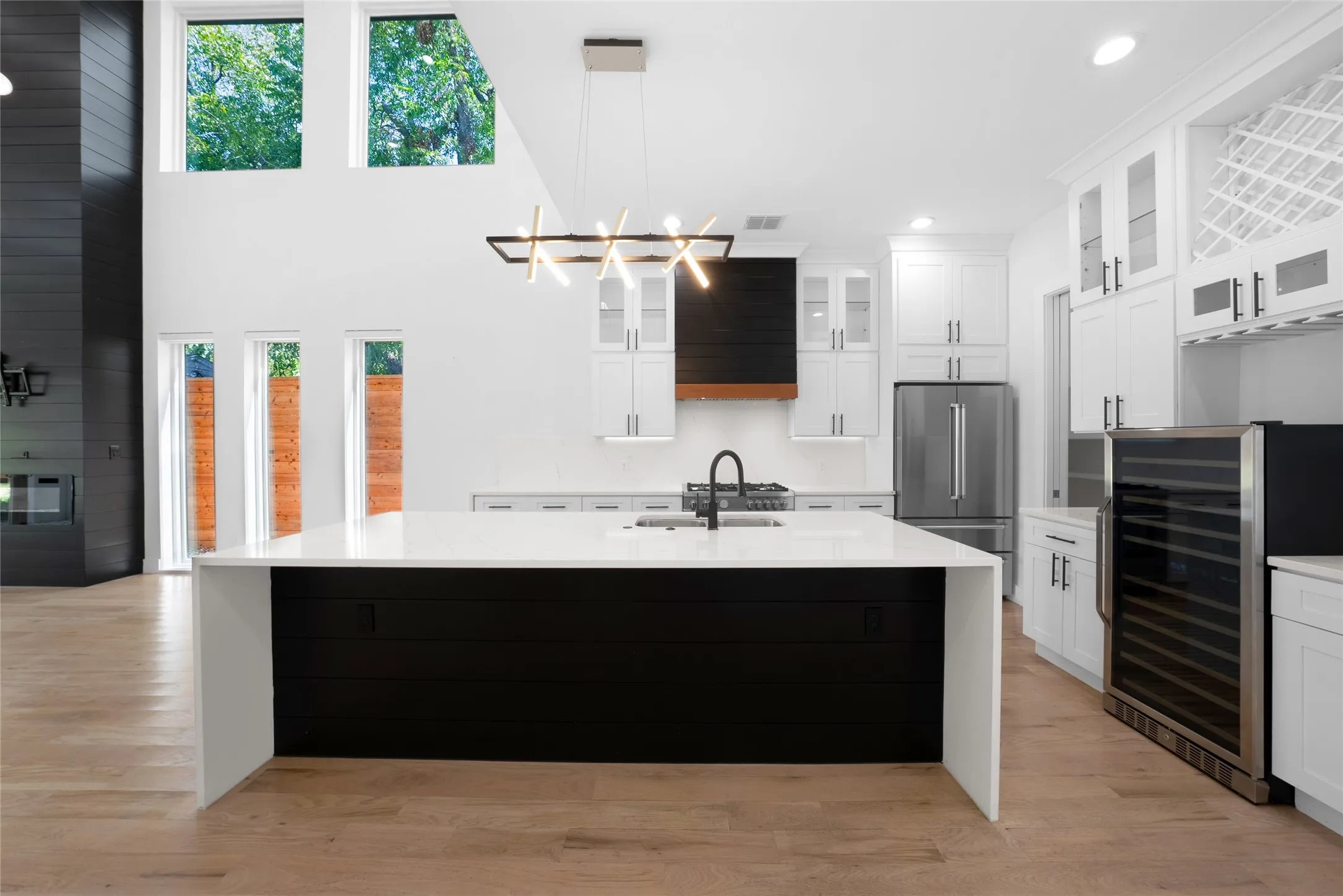 Single Family Residence For Rent in Dallas County , 4811 W University Boulevard, Dallas, Texas 75209, 4 Bedroom, 4 Bathroom, 2 Garage spaces, 3,550 Sqft, built in 2020, mls#21386170, Real Estate Agent in Dallas, Homes For Rent in Dallas county, Homes For Rent in Dallas, Realtor in Dallas Texas, Real Estate Brokerage Independent Realty Texas, Luminita Cordes Realtor