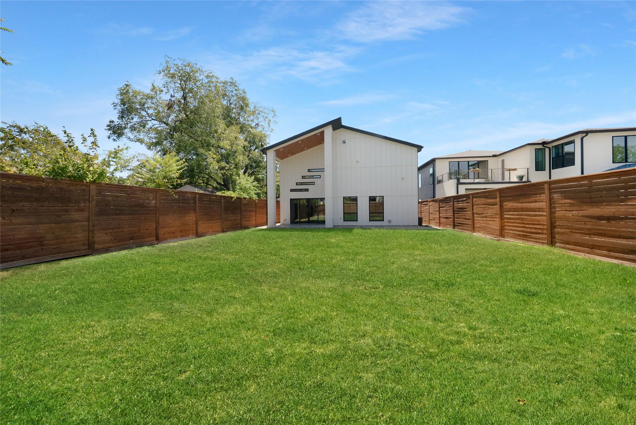 Single Family Residence For Rent in Dallas County , 4811 W University Boulevard, Dallas, Texas 75209, 4 Bedroom, 4 Bathroom, 2 Garage spaces, 3,550 Sqft, built in 2020, mls#21386170, Real Estate Agent in Dallas, Homes For Rent in Dallas county, Homes For Rent in Dallas, Realtor in Dallas Texas, Real Estate Brokerage Independent Realty Texas, Luminita Cordes Realtor