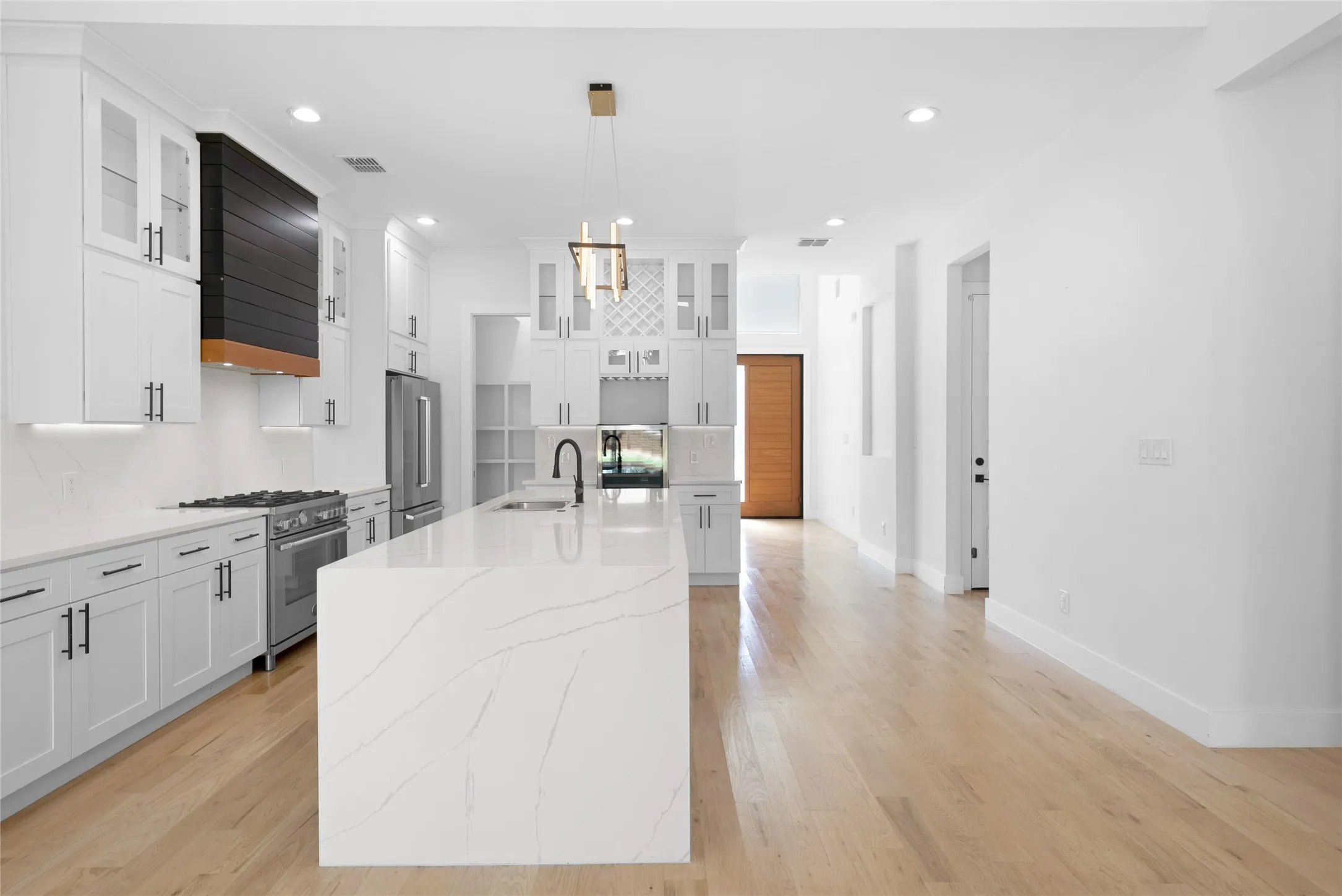 Single Family Residence For Rent in Dallas County , 4811 W University Boulevard, Dallas, Texas 75209, 4 Bedroom, 4 Bathroom, 2 Garage spaces, 3,550 Sqft, built in 2020, mls#21386170, Real Estate Agent in Dallas, Homes For Rent in Dallas county, Homes For Rent in Dallas, Realtor in Dallas Texas, Real Estate Brokerage Independent Realty Texas, Luminita Cordes Realtor