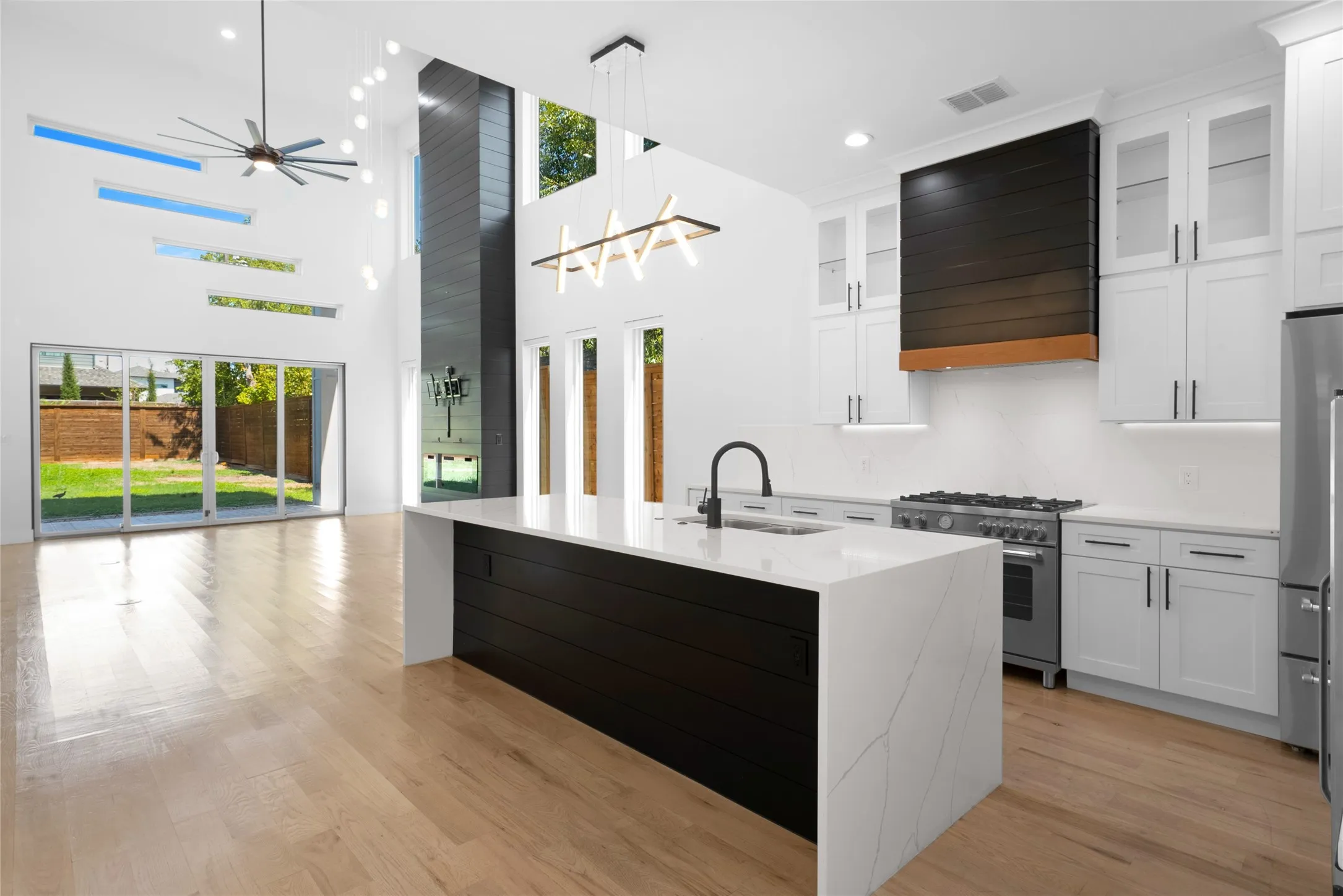 Single Family Residence For Rent in Dallas County , 4811 W University Boulevard, Dallas, Texas 75209, 4 Bedroom, 4 Bathroom, 2 Garage spaces, 3,550 Sqft, built in 2020, mls#21386170, Real Estate Agent in Dallas, Homes For Rent in Dallas county, Homes For Rent in Dallas, Realtor in Dallas Texas, Real Estate Brokerage Independent Realty Texas, Luminita Cordes Realtor