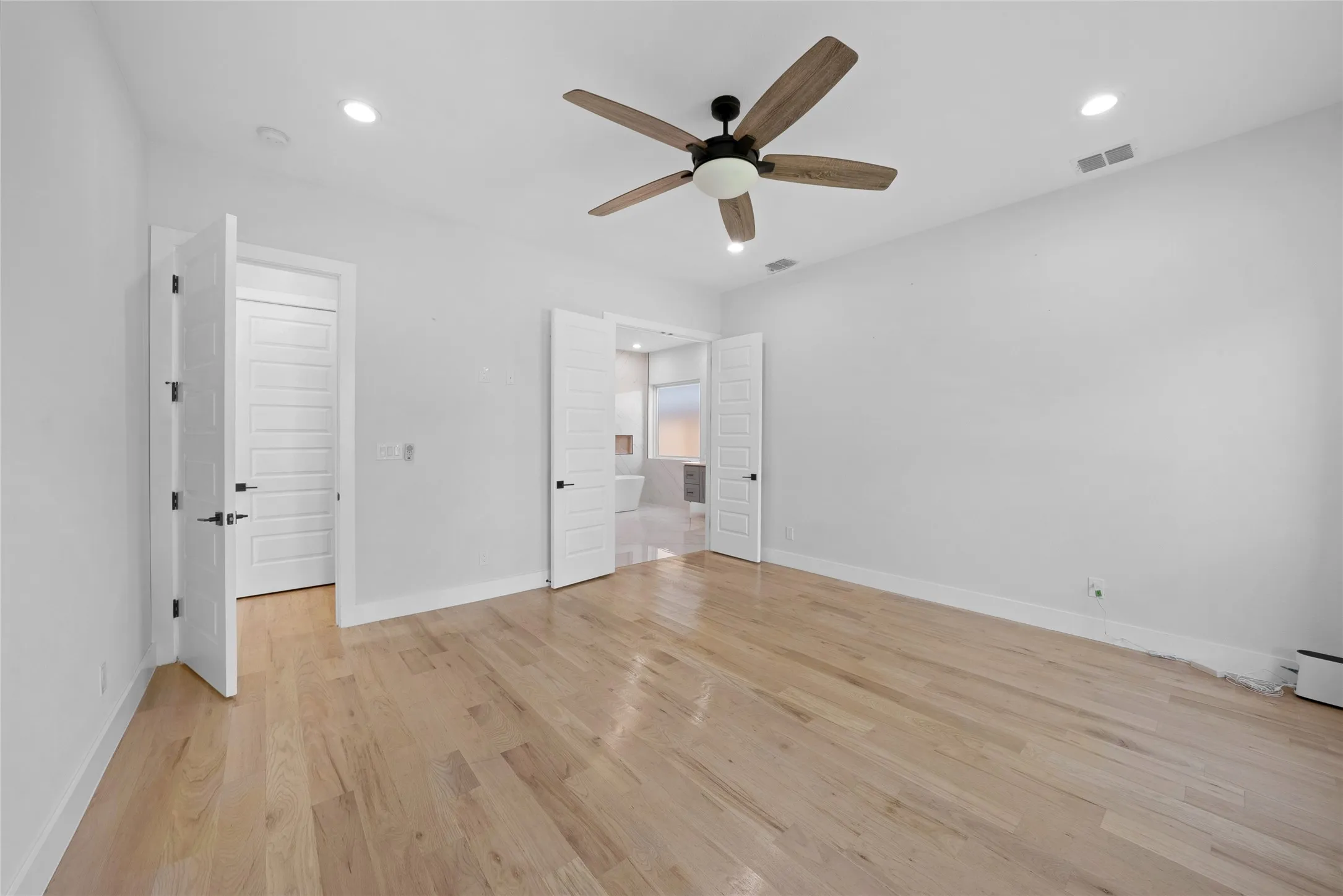 Single Family Residence For Rent in Dallas County , 4811 W University Boulevard, Dallas, Texas 75209, 4 Bedroom, 4 Bathroom, 2 Garage spaces, 3,550 Sqft, built in 2020, mls#21386170, Real Estate Agent in Dallas, Homes For Rent in Dallas county, Homes For Rent in Dallas, Realtor in Dallas Texas, Real Estate Brokerage Independent Realty Texas, Luminita Cordes Realtor