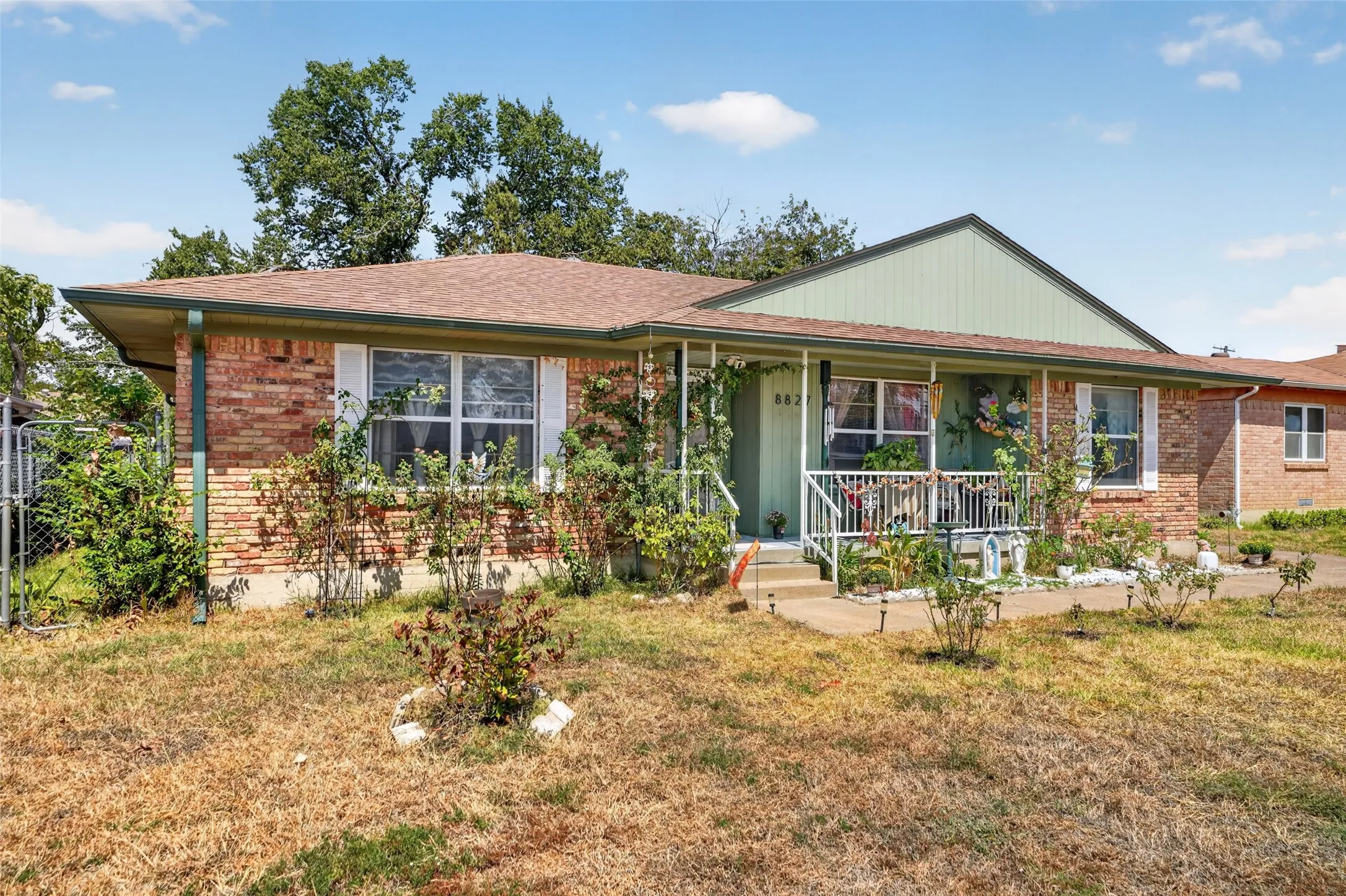 Single Family Residence For Sale in Dallas County , 8827 Barclay Street, Dallas, Texas 75227, 3 Bedroom, 2 Bathroom, 2 Garage spaces, 1,474 Sqft, built in 1960, mls#21382326, Real Estate Agent in Dallas, Homes For Sale in Dallas county, Homes For Sale in Dallas, Realtor in Dallas Texas, Real Estate Brokerage Independent Realty Texas, Luminita Cordes Realtor