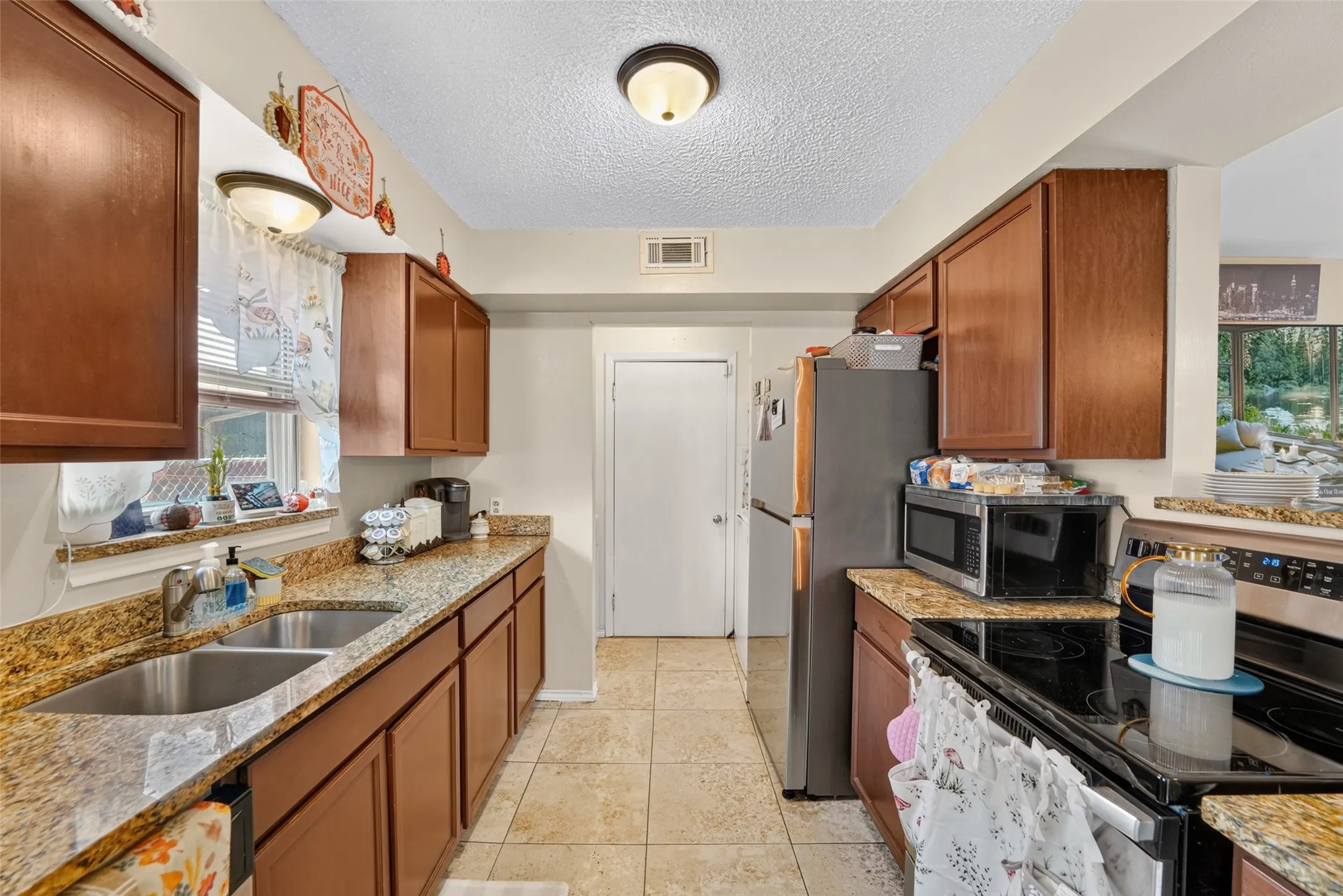 Single Family Residence For Sale in Dallas County , 8827 Barclay Street, Dallas, Texas 75227, 3 Bedroom, 2 Bathroom, 2 Garage spaces, 1,474 Sqft, built in 1960, mls#21382326, Real Estate Agent in Dallas, Homes For Sale in Dallas county, Homes For Sale in Dallas, Realtor in Dallas Texas, Real Estate Brokerage Independent Realty Texas, Luminita Cordes Realtor