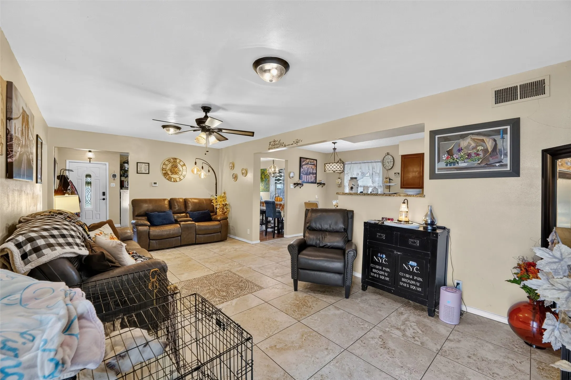 Single Family Residence For Sale in Dallas County , 8827 Barclay Street, Dallas, Texas 75227, 3 Bedroom, 2 Bathroom, 2 Garage spaces, 1,474 Sqft, built in 1960, mls#21382326, Real Estate Agent in Dallas, Homes For Sale in Dallas county, Homes For Sale in Dallas, Realtor in Dallas Texas, Real Estate Brokerage Independent Realty Texas, Luminita Cordes Realtor