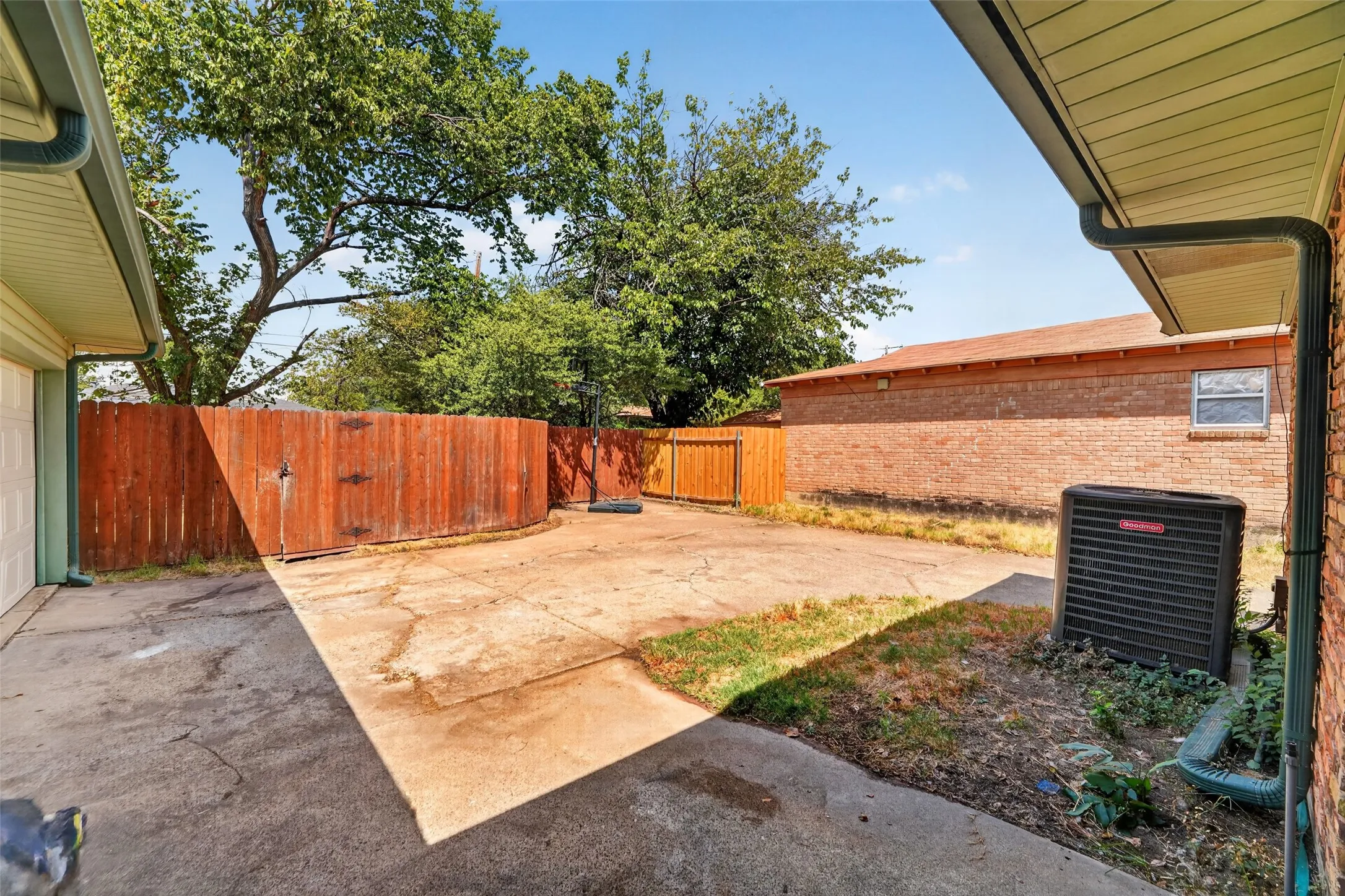 Driveway with extra parking