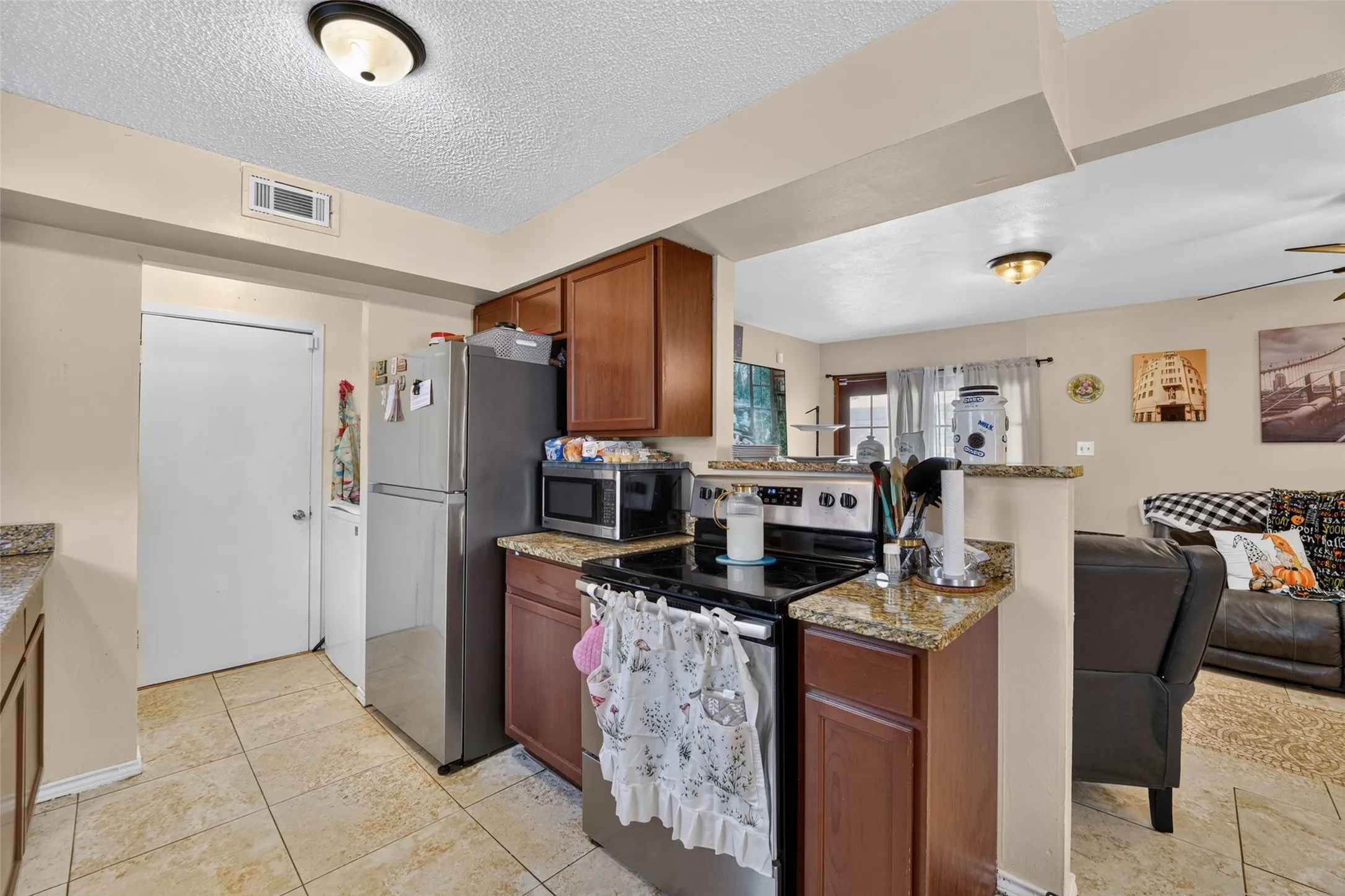 Single Family Residence For Sale in Dallas County , 8827 Barclay Street, Dallas, Texas 75227, 3 Bedroom, 2 Bathroom, 2 Garage spaces, 1,474 Sqft, built in 1960, mls#21382326, Real Estate Agent in Dallas, Homes For Sale in Dallas county, Homes For Sale in Dallas, Realtor in Dallas Texas, Real Estate Brokerage Independent Realty Texas, Luminita Cordes Realtor