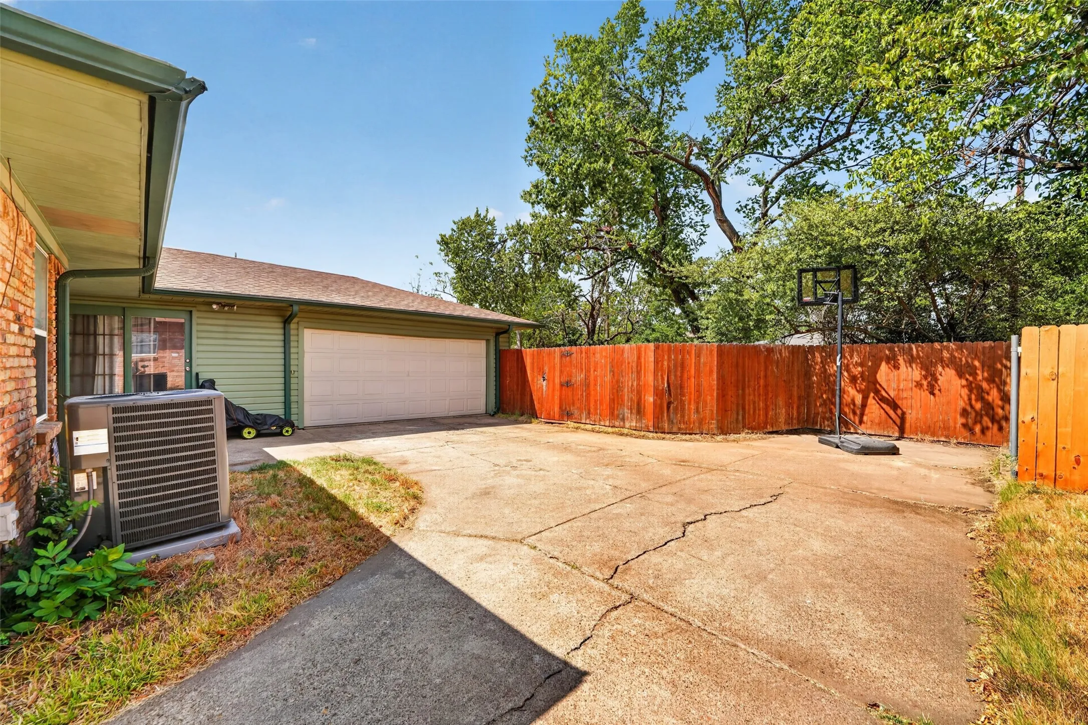 Drive way to Garage