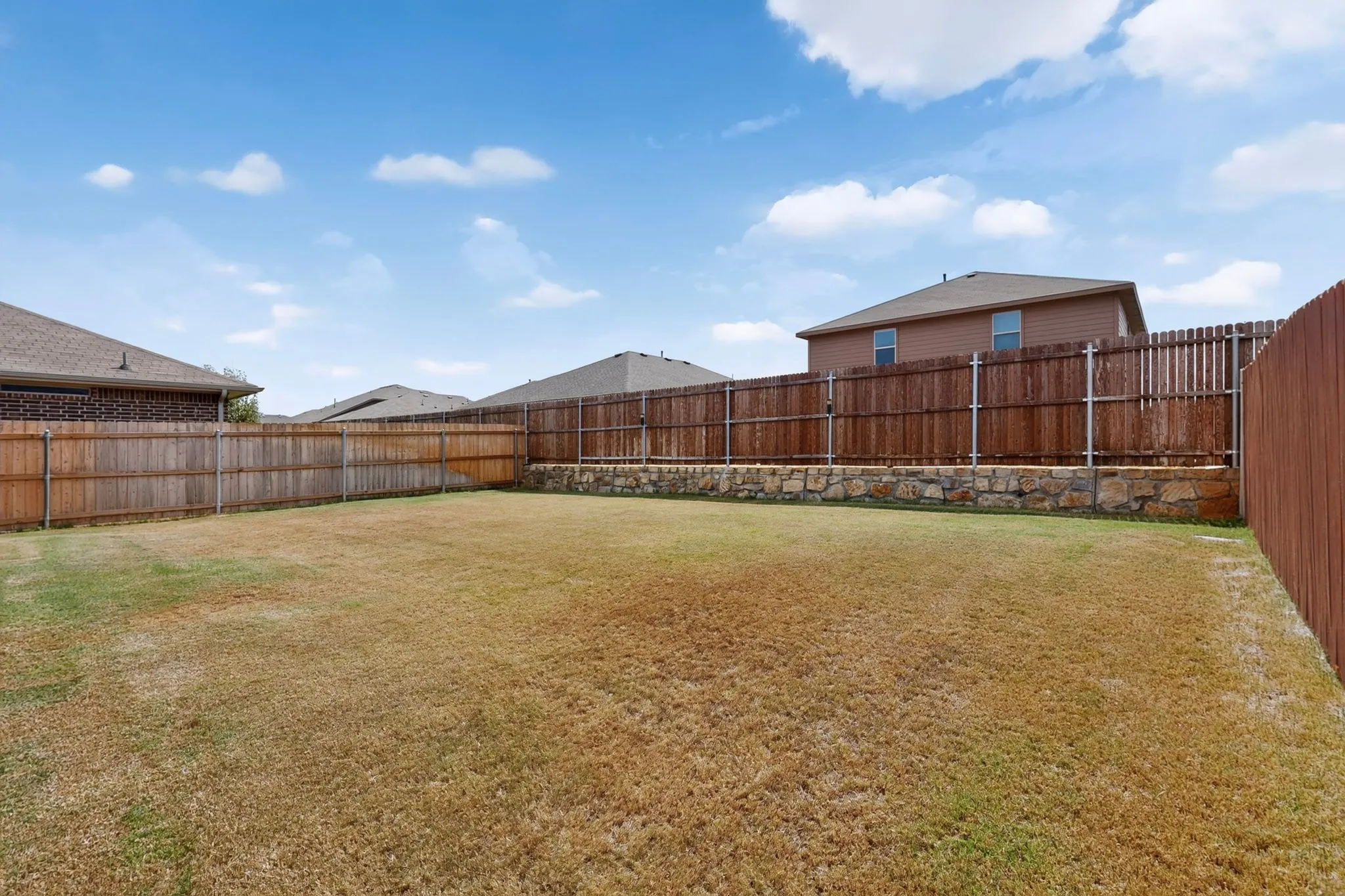 Single Family Residence For Sale in Tarrant County , 4817 Willow Branch Court, Fort Worth, Texas 76036, 3 Bedroom, 2 Bathroom, 2 Garage spaces, 1,793 Sqft, built in 2014, mls#21386343, Real Estate Agent in Fort Worth, Homes For Sale in Tarrant county, Homes For Sale in Fort Worth, Realtor in Fort Worth Texas, Real Estate Brokerage Independent Realty Texas, Luminita Cordes Realtor