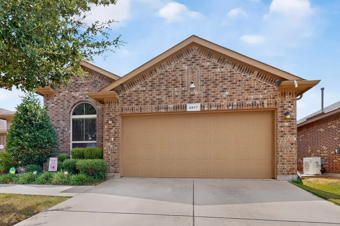 Single Family Residence For Sale in Tarrant County , 4817 Willow Branch Court, Fort Worth, Texas 76036, 3 Bedroom, 2 Bathroom, 2 Garage spaces, 1,793 Sqft, built in 2014, mls#21386343, Real Estate Agent in Fort Worth, Homes For Sale in Tarrant county, Homes For Sale in Fort Worth, Realtor in Fort Worth Texas, Real Estate Brokerage Independent Realty Texas, Luminita Cordes Realtor