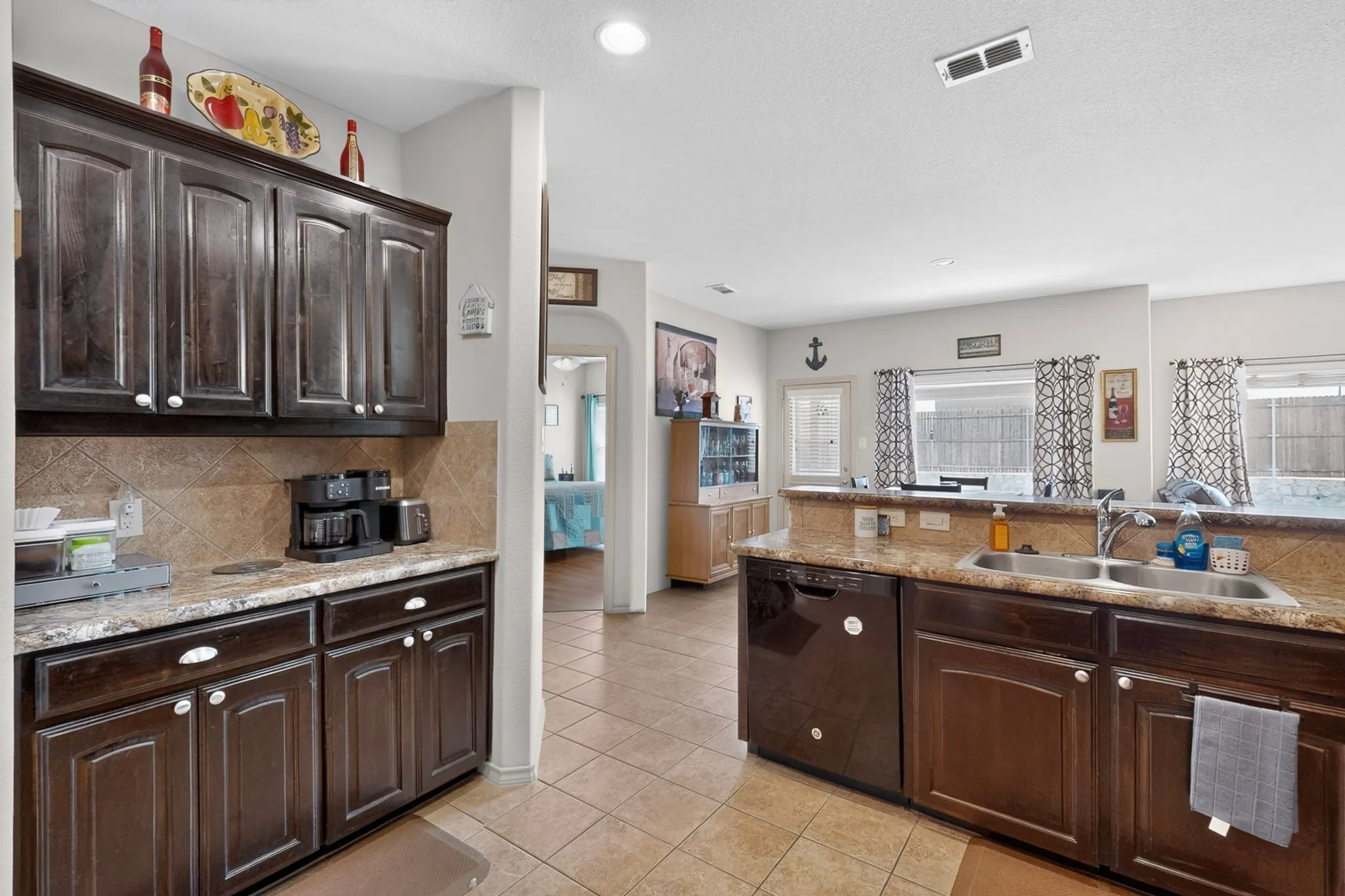 Single Family Residence For Sale in Tarrant County , 4817 Willow Branch Court, Fort Worth, Texas 76036, 3 Bedroom, 2 Bathroom, 2 Garage spaces, 1,793 Sqft, built in 2014, mls#21386343, Real Estate Agent in Fort Worth, Homes For Sale in Tarrant county, Homes For Sale in Fort Worth, Realtor in Fort Worth Texas, Real Estate Brokerage Independent Realty Texas, Luminita Cordes Realtor