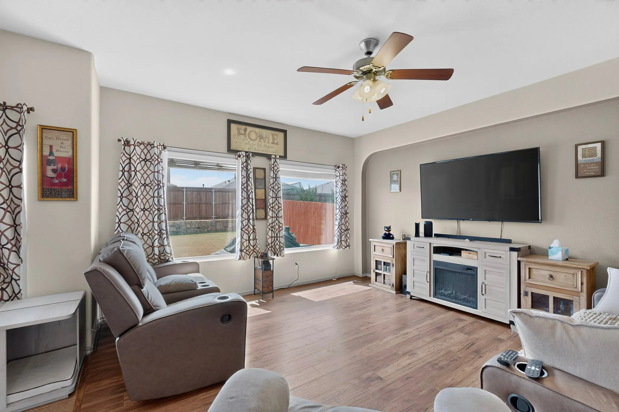 Single Family Residence For Sale in Tarrant County , 4817 Willow Branch Court, Fort Worth, Texas 76036, 3 Bedroom, 2 Bathroom, 2 Garage spaces, 1,793 Sqft, built in 2014, mls#21386343, Real Estate Agent in Fort Worth, Homes For Sale in Tarrant county, Homes For Sale in Fort Worth, Realtor in Fort Worth Texas, Real Estate Brokerage Independent Realty Texas, Luminita Cordes Realtor