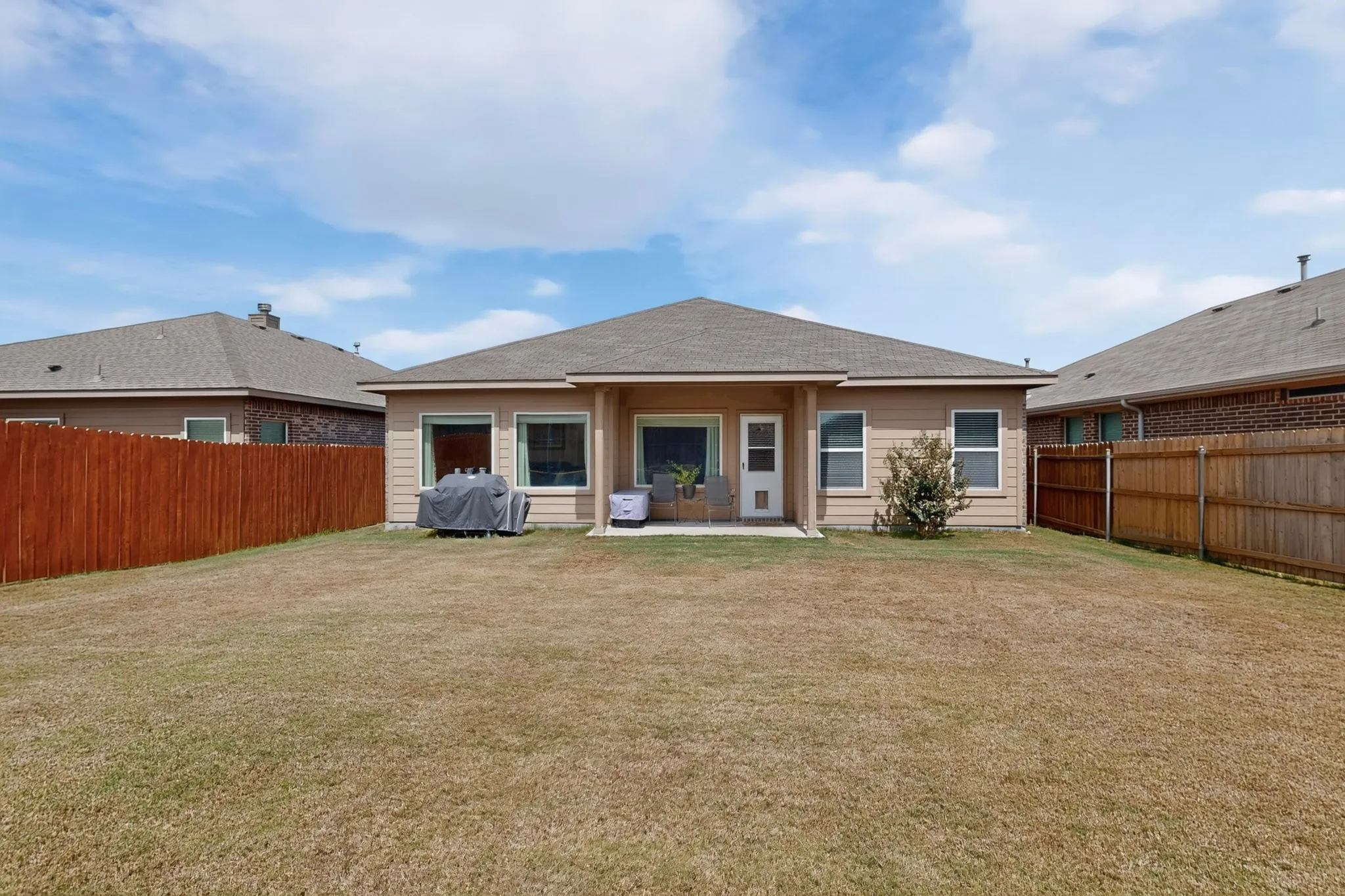 Single Family Residence For Sale in Tarrant County , 4817 Willow Branch Court, Fort Worth, Texas 76036, 3 Bedroom, 2 Bathroom, 2 Garage spaces, 1,793 Sqft, built in 2014, mls#21386343, Real Estate Agent in Fort Worth, Homes For Sale in Tarrant county, Homes For Sale in Fort Worth, Realtor in Fort Worth Texas, Real Estate Brokerage Independent Realty Texas, Luminita Cordes Realtor