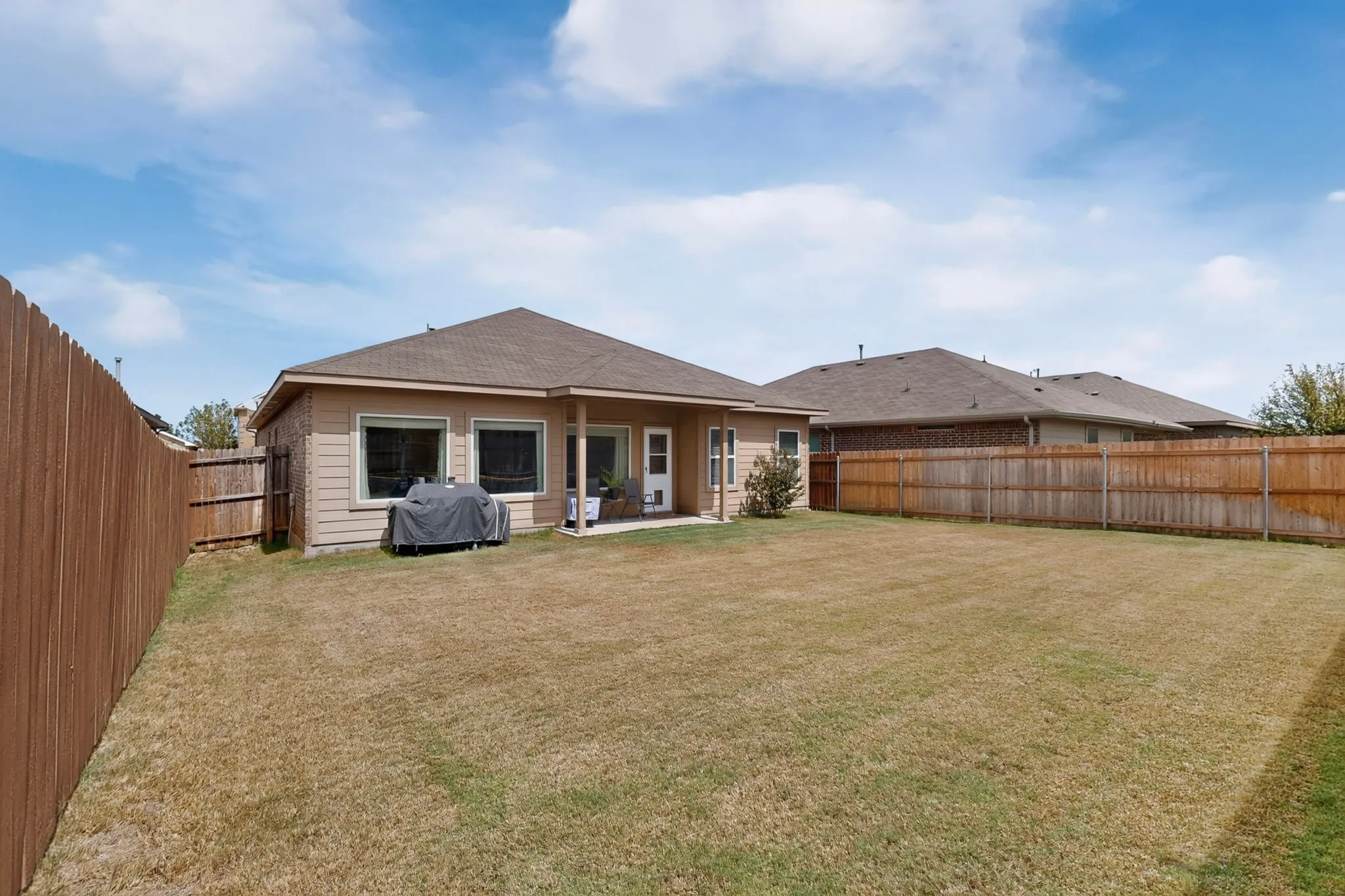 Single Family Residence For Sale in Tarrant County , 4817 Willow Branch Court, Fort Worth, Texas 76036, 3 Bedroom, 2 Bathroom, 2 Garage spaces, 1,793 Sqft, built in 2014, mls#21386343, Real Estate Agent in Fort Worth, Homes For Sale in Tarrant county, Homes For Sale in Fort Worth, Realtor in Fort Worth Texas, Real Estate Brokerage Independent Realty Texas, Luminita Cordes Realtor