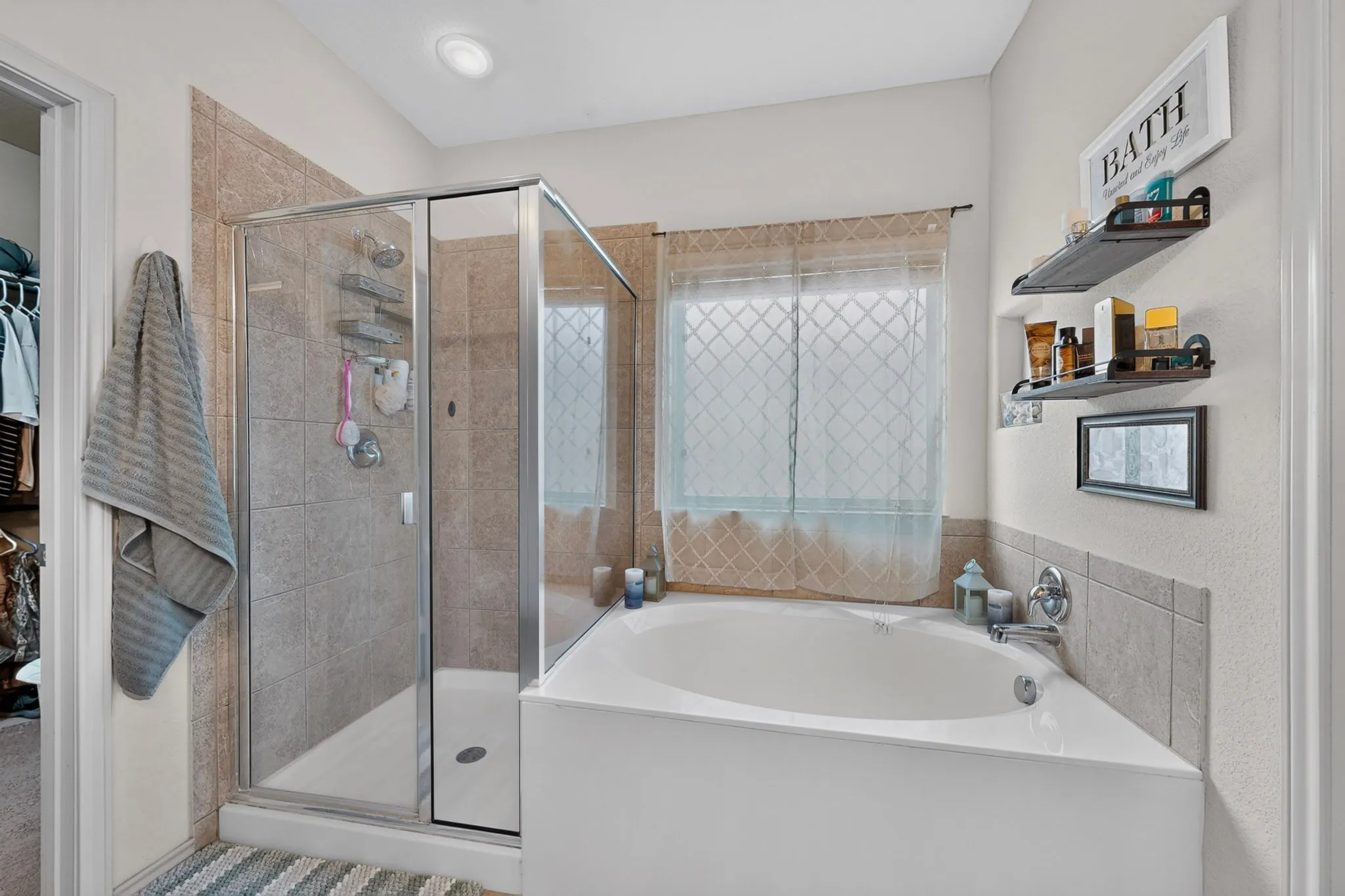 Single Family Residence For Sale in Tarrant County , 4817 Willow Branch Court, Fort Worth, Texas 76036, 3 Bedroom, 2 Bathroom, 2 Garage spaces, 1,793 Sqft, built in 2014, mls#21386343, Real Estate Agent in Fort Worth, Homes For Sale in Tarrant county, Homes For Sale in Fort Worth, Realtor in Fort Worth Texas, Real Estate Brokerage Independent Realty Texas, Luminita Cordes Realtor