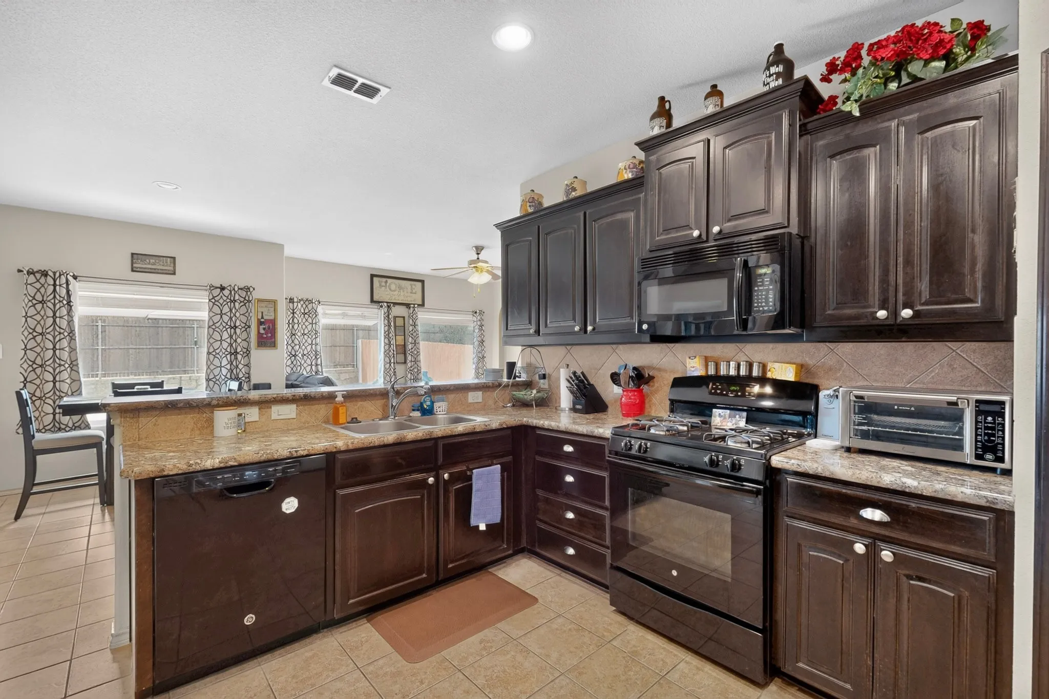 Single Family Residence For Sale in Tarrant County , 4817 Willow Branch Court, Fort Worth, Texas 76036, 3 Bedroom, 2 Bathroom, 2 Garage spaces, 1,793 Sqft, built in 2014, mls#21386343, Real Estate Agent in Fort Worth, Homes For Sale in Tarrant county, Homes For Sale in Fort Worth, Realtor in Fort Worth Texas, Real Estate Brokerage Independent Realty Texas, Luminita Cordes Realtor