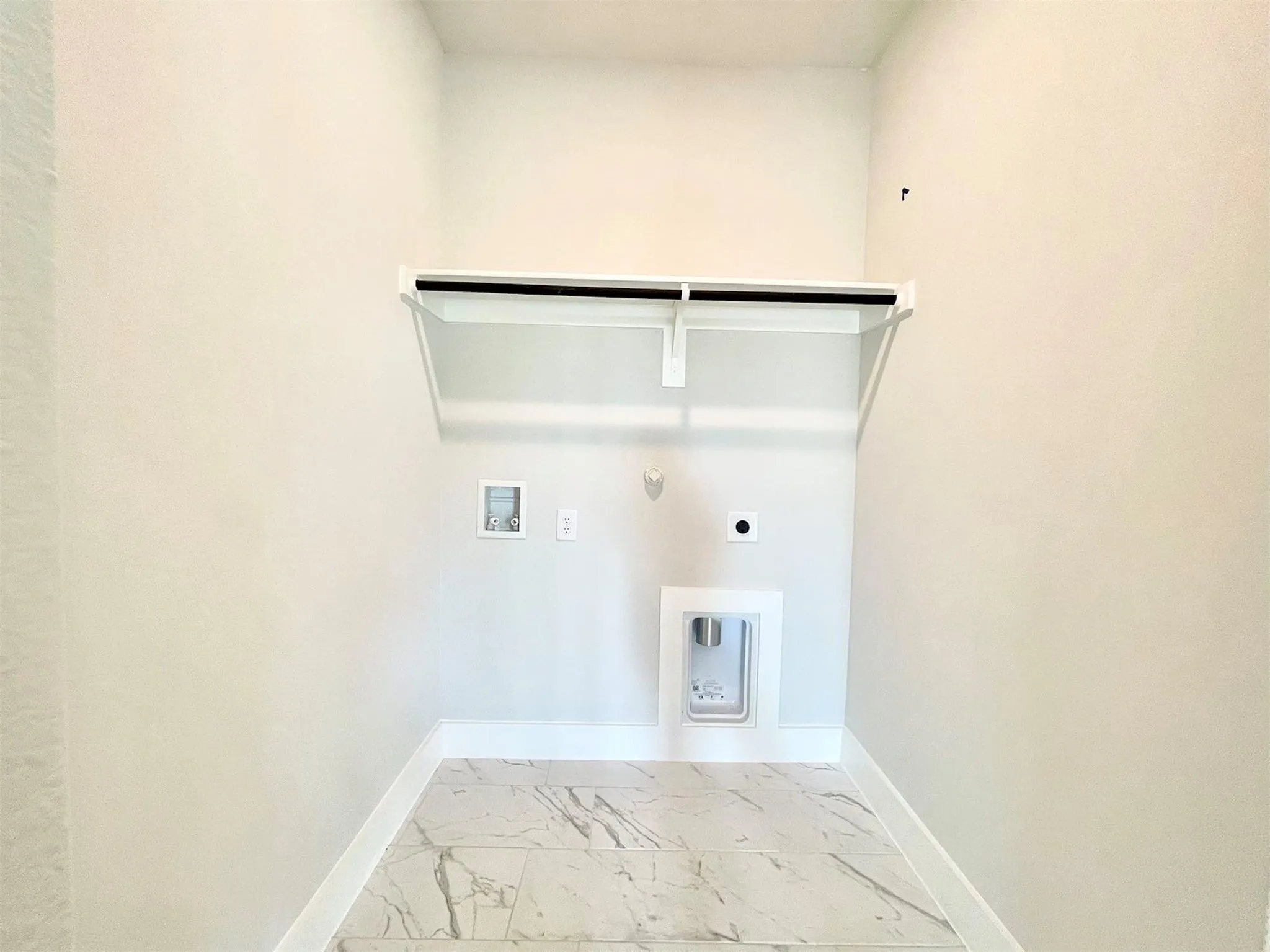 Single Family Residence For Rent in Denton County , 13733 Riola Drive, Little Elm, Texas 75068, 4 Bedroom, 5 Bathroom, 2 Garage spaces, 2,123 Sqft, built in 2024, mls#21387219, Real Estate Agent in Little Elm, Homes For Rent in Denton county, Homes For Rent in Little Elm, Realtor in Little Elm Texas, Real Estate Brokerage Independent Realty Texas, Luminita Cordes Realtor