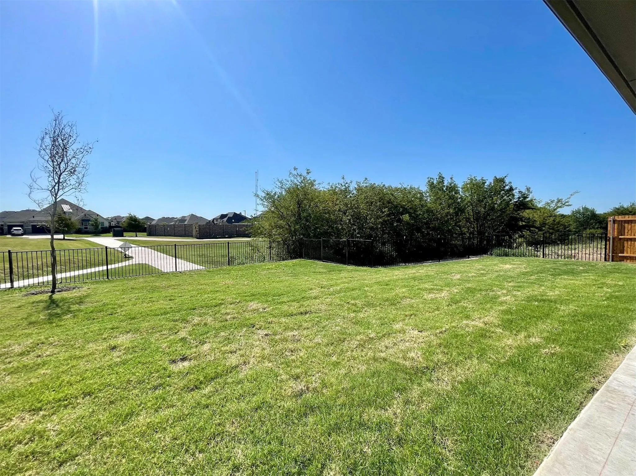 Single Family Residence For Rent in Denton County , 13733 Riola Drive, Little Elm, Texas 75068, 4 Bedroom, 5 Bathroom, 2 Garage spaces, 2,123 Sqft, built in 2024, mls#21387219, Real Estate Agent in Little Elm, Homes For Rent in Denton county, Homes For Rent in Little Elm, Realtor in Little Elm Texas, Real Estate Brokerage Independent Realty Texas, Luminita Cordes Realtor