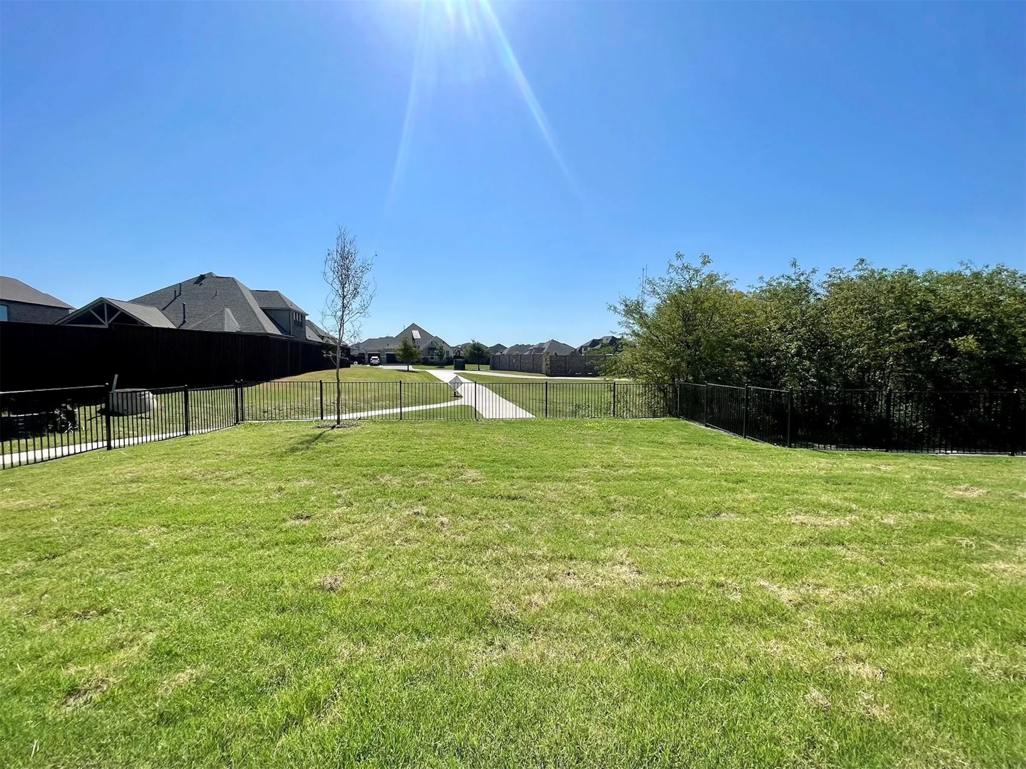 Single Family Residence For Rent in Denton County , 13733 Riola Drive, Little Elm, Texas 75068, 4 Bedroom, 5 Bathroom, 2 Garage spaces, 2,123 Sqft, built in 2024, mls#21387219, Real Estate Agent in Little Elm, Homes For Rent in Denton county, Homes For Rent in Little Elm, Realtor in Little Elm Texas, Real Estate Brokerage Independent Realty Texas, Luminita Cordes Realtor