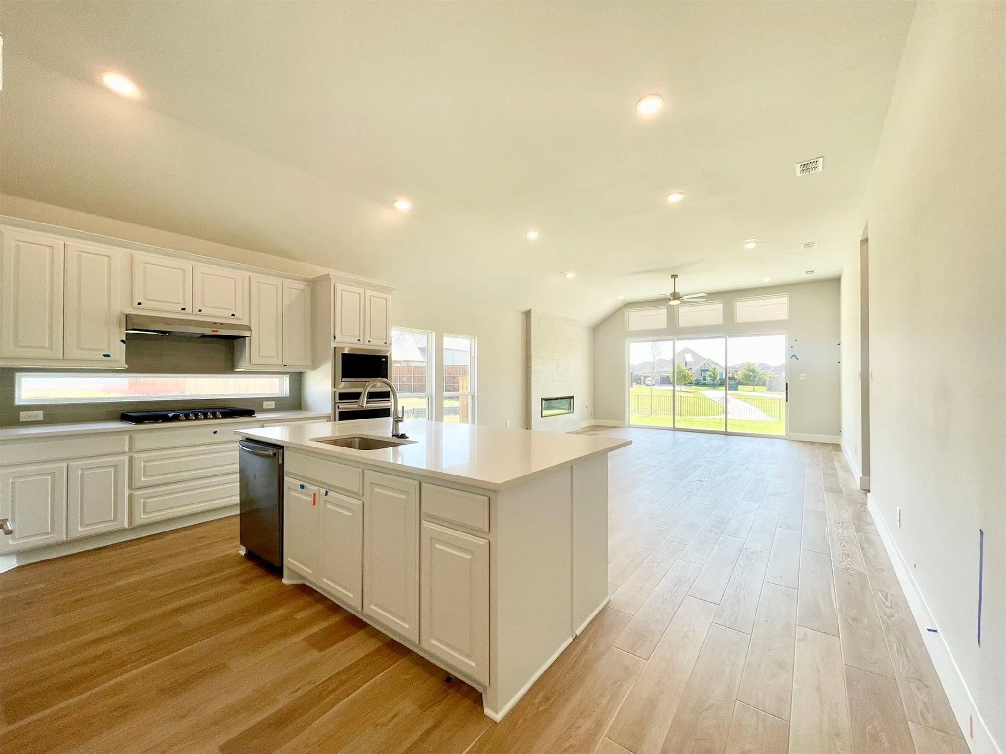 Single Family Residence For Rent in Denton County , 13733 Riola Drive, Little Elm, Texas 75068, 4 Bedroom, 5 Bathroom, 2 Garage spaces, 2,123 Sqft, built in 2024, mls#21387219, Real Estate Agent in Little Elm, Homes For Rent in Denton county, Homes For Rent in Little Elm, Realtor in Little Elm Texas, Real Estate Brokerage Independent Realty Texas, Luminita Cordes Realtor