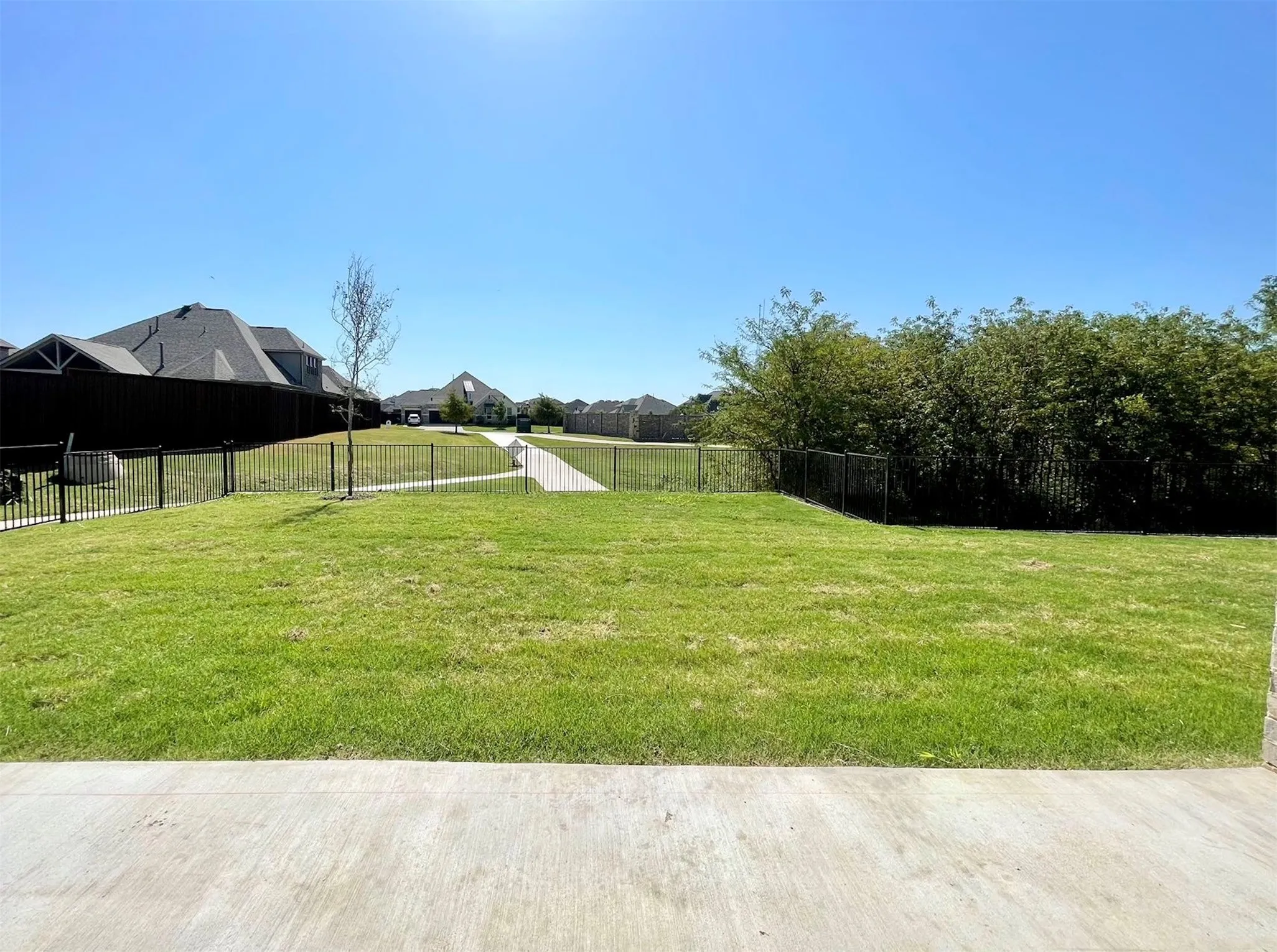 Single Family Residence For Rent in Denton County , 13733 Riola Drive, Little Elm, Texas 75068, 4 Bedroom, 5 Bathroom, 2 Garage spaces, 2,123 Sqft, built in 2024, mls#21387219, Real Estate Agent in Little Elm, Homes For Rent in Denton county, Homes For Rent in Little Elm, Realtor in Little Elm Texas, Real Estate Brokerage Independent Realty Texas, Luminita Cordes Realtor