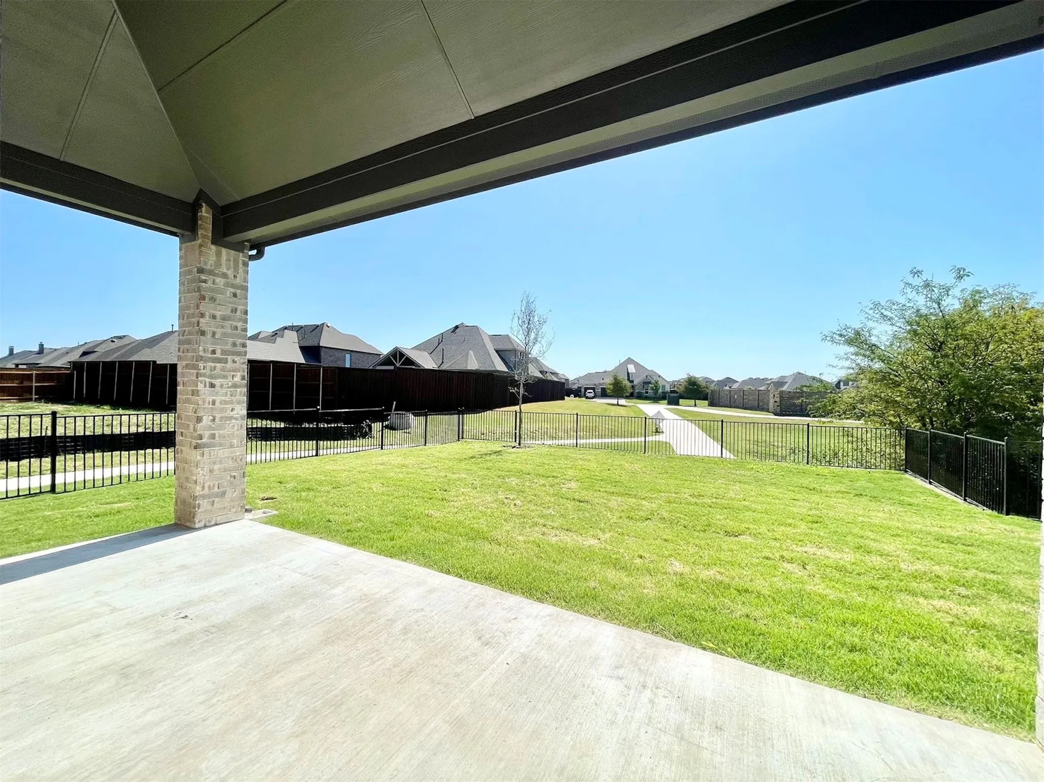 Single Family Residence For Rent in Denton County , 13733 Riola Drive, Little Elm, Texas 75068, 4 Bedroom, 5 Bathroom, 2 Garage spaces, 2,123 Sqft, built in 2024, mls#21387219, Real Estate Agent in Little Elm, Homes For Rent in Denton county, Homes For Rent in Little Elm, Realtor in Little Elm Texas, Real Estate Brokerage Independent Realty Texas, Luminita Cordes Realtor