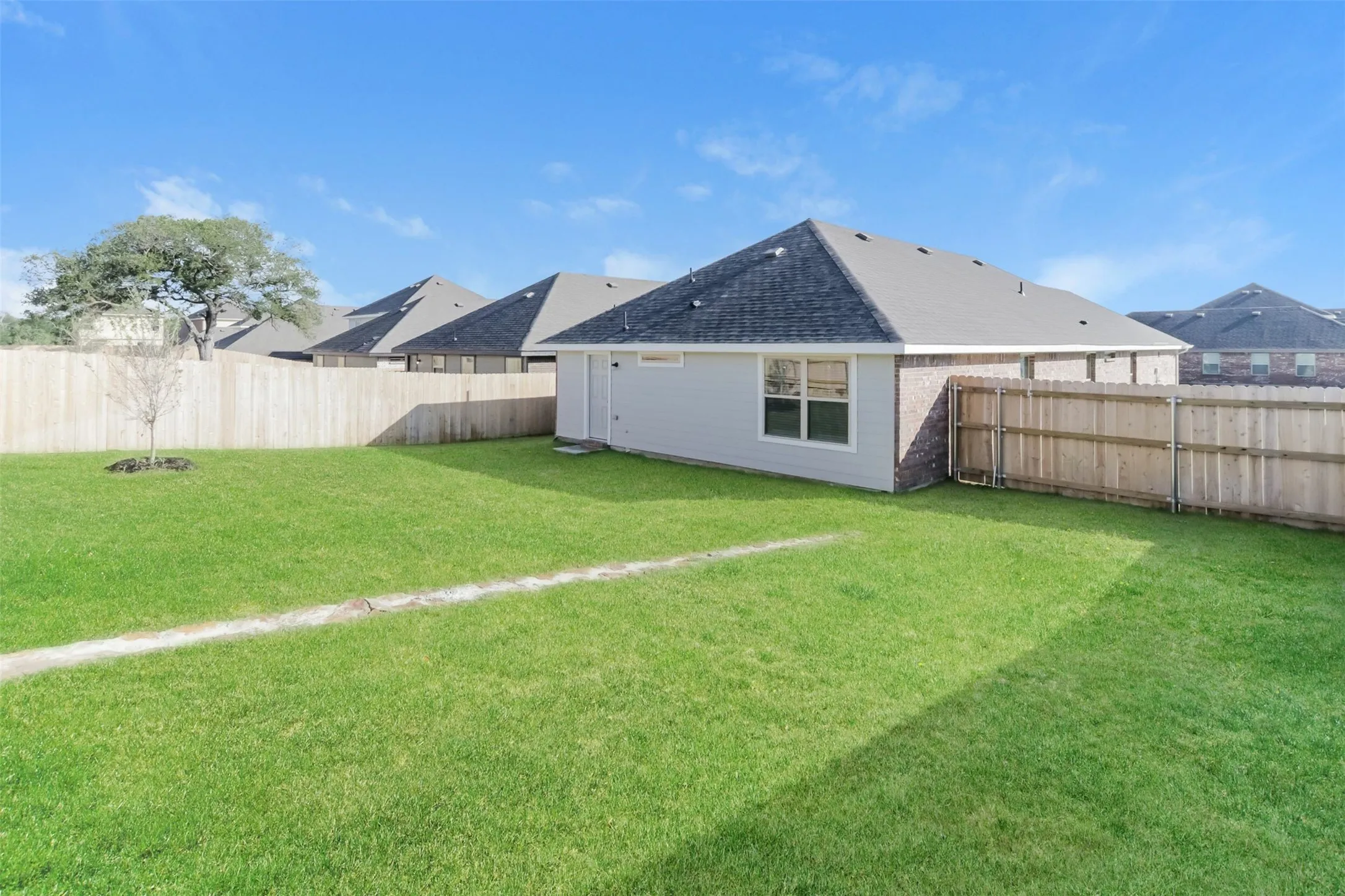 Single Family Residence For Rent in Ellis County , 3621 Joshua Street, Ennis, Texas 75119, 4 Bedroom, 2 Bathroom, 2 Garage spaces, 1,589 Sqft, built in 2022, mls#21387220, Real Estate Agent in Ennis, Homes For Rent in Ellis county, Homes For Rent in Ennis, Realtor in Ennis Texas, Real Estate Brokerage Independent Realty Texas, Luminita Cordes Realtor