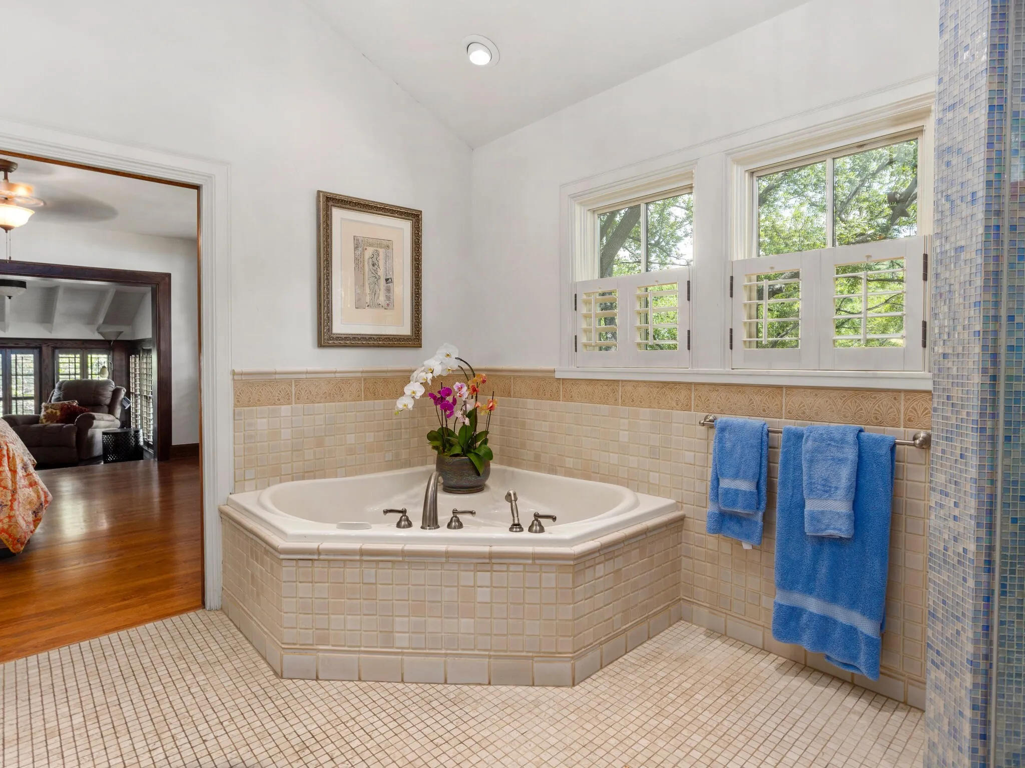 Single Family Residence For Sale in Tarrant County , 2401 Stadium Drive, Fort Worth, Texas 76109, 3 Bedroom, 4 Bathroom, 2 Garage spaces, 5,480 Sqft, built in 1930, mls#21387208, Real Estate Agent in Fort Worth, Homes For Sale in Tarrant county, Homes For Sale in Fort Worth, Realtor in Fort Worth Texas, Real Estate Brokerage Independent Realty Texas, Luminita Cordes Realtor