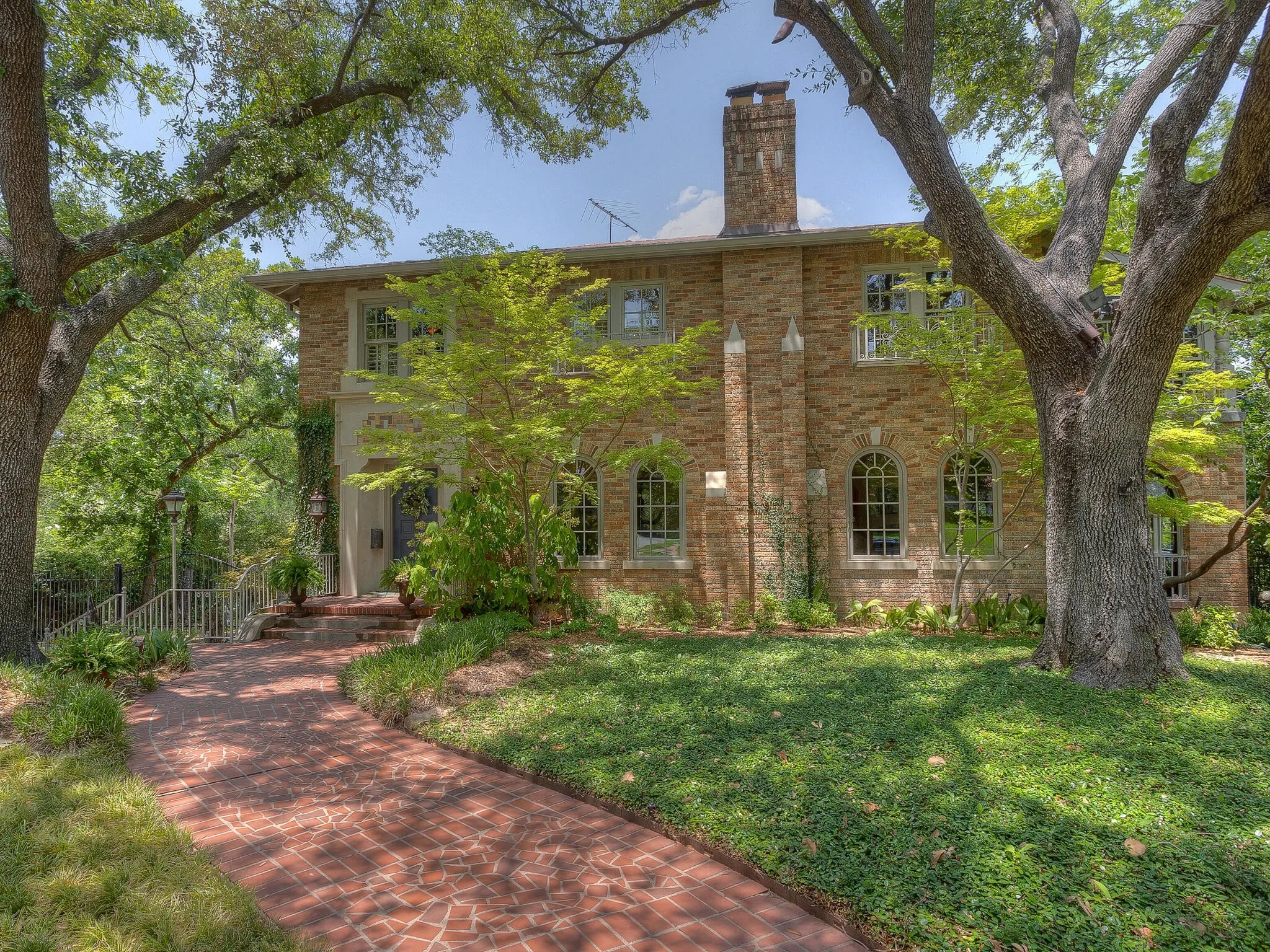 Single Family Residence For Sale in Tarrant County , 2401 Stadium Drive, Fort Worth, Texas 76109, 3 Bedroom, 4 Bathroom, 2 Garage spaces, 5,480 Sqft, built in 1930, mls#21387208, Real Estate Agent in Fort Worth, Homes For Sale in Tarrant county, Homes For Sale in Fort Worth, Realtor in Fort Worth Texas, Real Estate Brokerage Independent Realty Texas, Luminita Cordes Realtor
