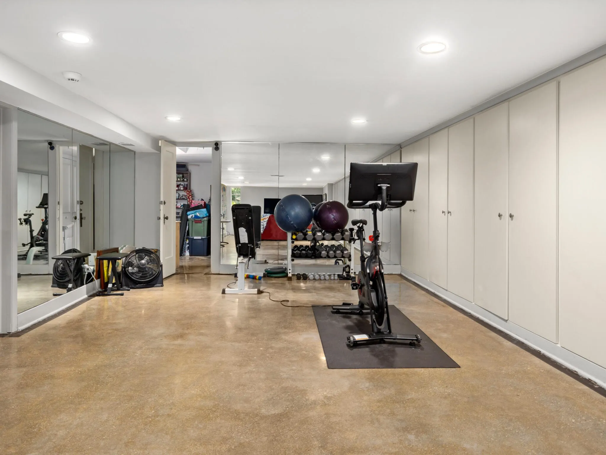 Single Family Residence For Sale in Tarrant County , 2401 Stadium Drive, Fort Worth, Texas 76109, 3 Bedroom, 4 Bathroom, 2 Garage spaces, 5,480 Sqft, built in 1930, mls#21387208, Real Estate Agent in Fort Worth, Homes For Sale in Tarrant county, Homes For Sale in Fort Worth, Realtor in Fort Worth Texas, Real Estate Brokerage Independent Realty Texas, Luminita Cordes Realtor