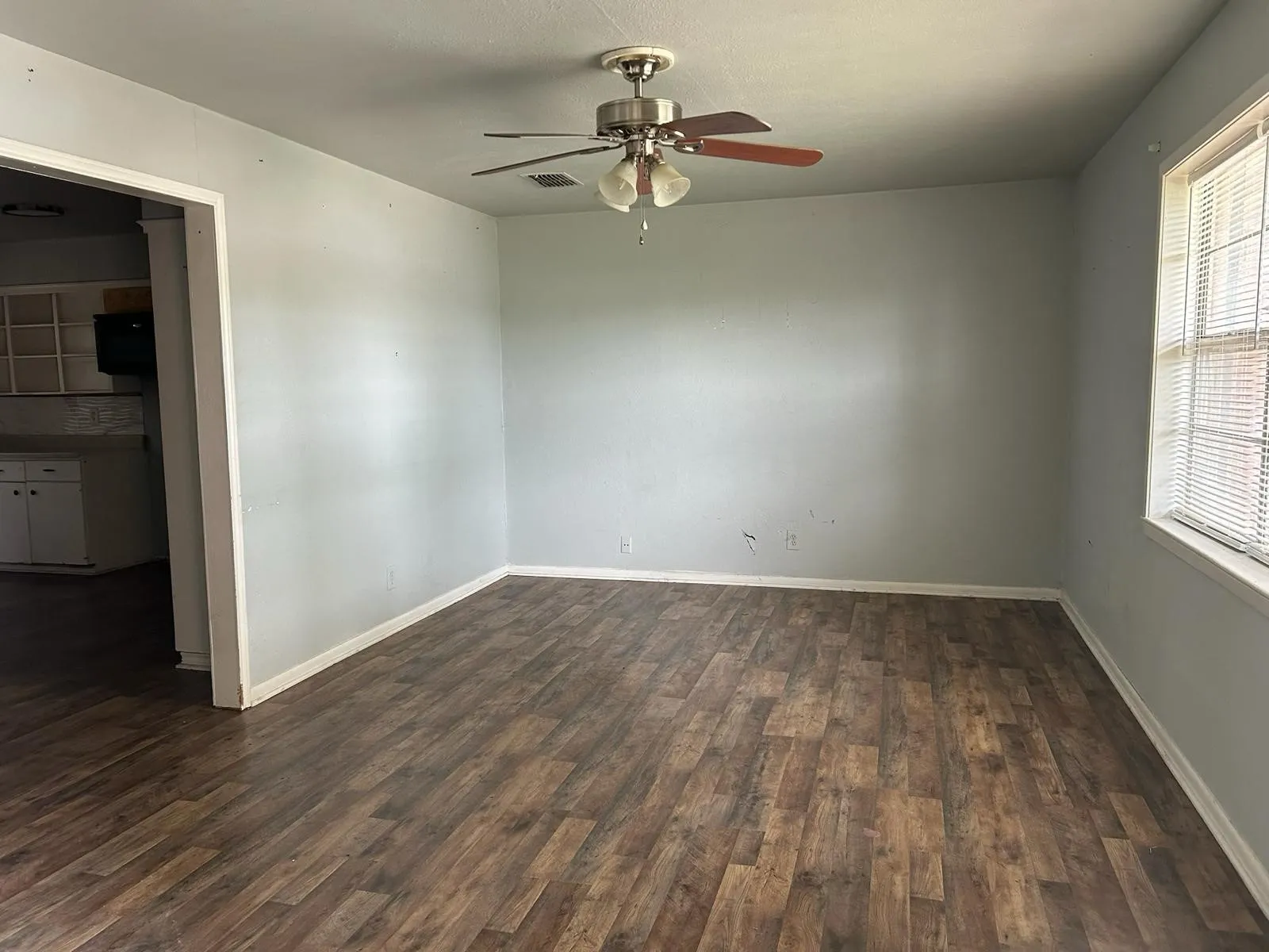 Single Family Residence For Rent in Johnson County , 117 N Broadway Street, Joshua, Texas 76058, 3 Bedroom, 2 Bathroom, 1 Garage spaces, 1,904 Sqft, built in 1970, mls#21387241, Real Estate Agent in Joshua, Homes For Rent in Johnson county, Homes For Rent in Joshua, Realtor in Joshua Texas, Real Estate Brokerage Independent Realty Texas, Luminita Cordes Realtor