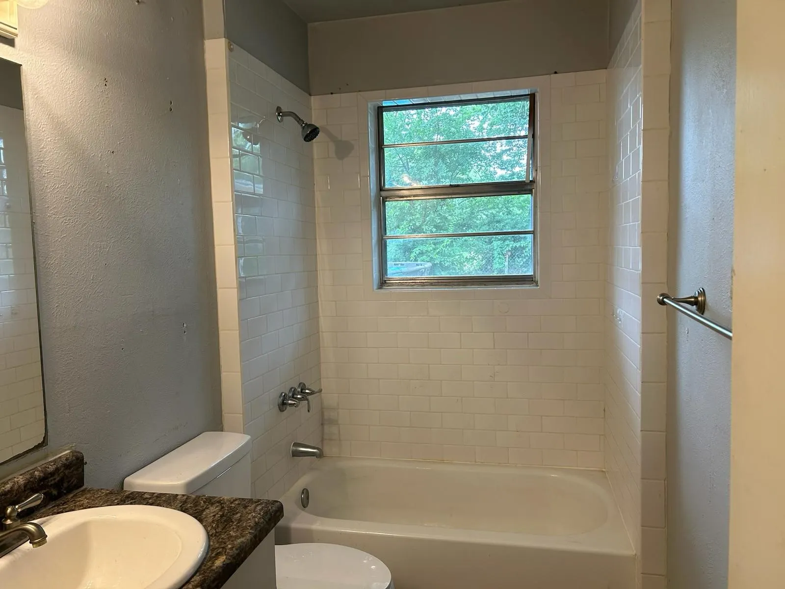 Single Family Residence For Rent in Johnson County , 117 N Broadway Street, Joshua, Texas 76058, 3 Bedroom, 2 Bathroom, 1 Garage spaces, 1,904 Sqft, built in 1970, mls#21387241, Real Estate Agent in Joshua, Homes For Rent in Johnson county, Homes For Rent in Joshua, Realtor in Joshua Texas, Real Estate Brokerage Independent Realty Texas, Luminita Cordes Realtor