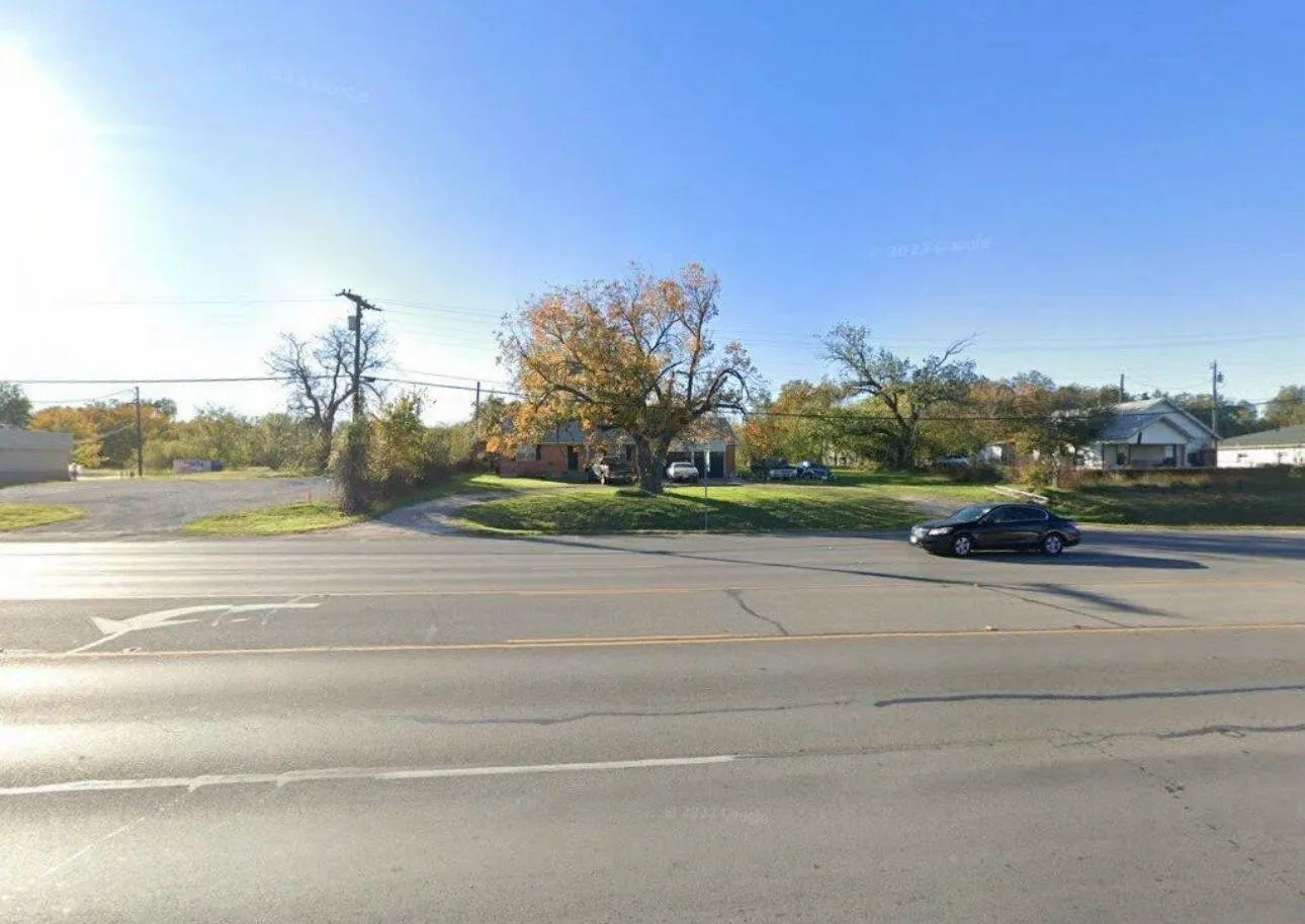Single Family Residence For Rent in Johnson County , 117 N Broadway Street, Joshua, Texas 76058, 3 Bedroom, 2 Bathroom, 1 Garage spaces, 1,904 Sqft, built in 1970, mls#21387241, Real Estate Agent in Joshua, Homes For Rent in Johnson county, Homes For Rent in Joshua, Realtor in Joshua Texas, Real Estate Brokerage Independent Realty Texas, Luminita Cordes Realtor