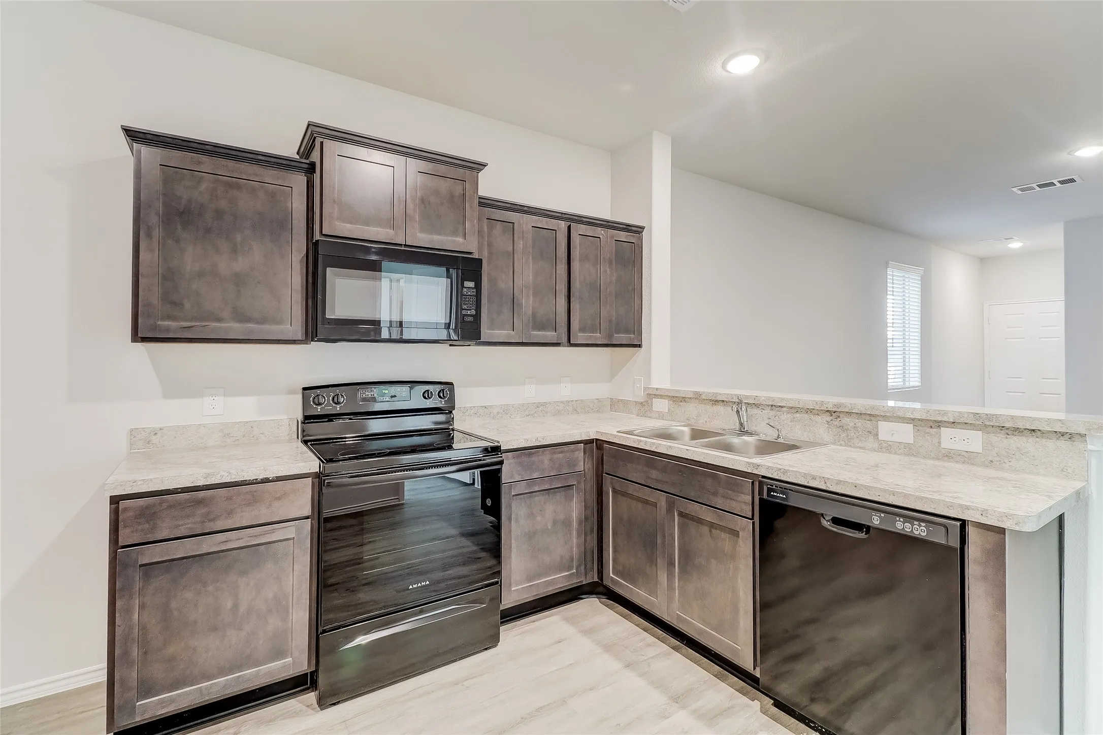 Single Family Residence For Rent in Ellis County , 3702 Ruth Drive, Ennis, Texas 75119, 4 Bedroom, 3 Bathroom, 2 Garage spaces, 1,644 Sqft, built in 2024, mls#21387245, Real Estate Agent in Ennis, Homes For Rent in Ellis county, Homes For Rent in Ennis, Realtor in Ennis Texas, Real Estate Brokerage Independent Realty Texas, Luminita Cordes Realtor