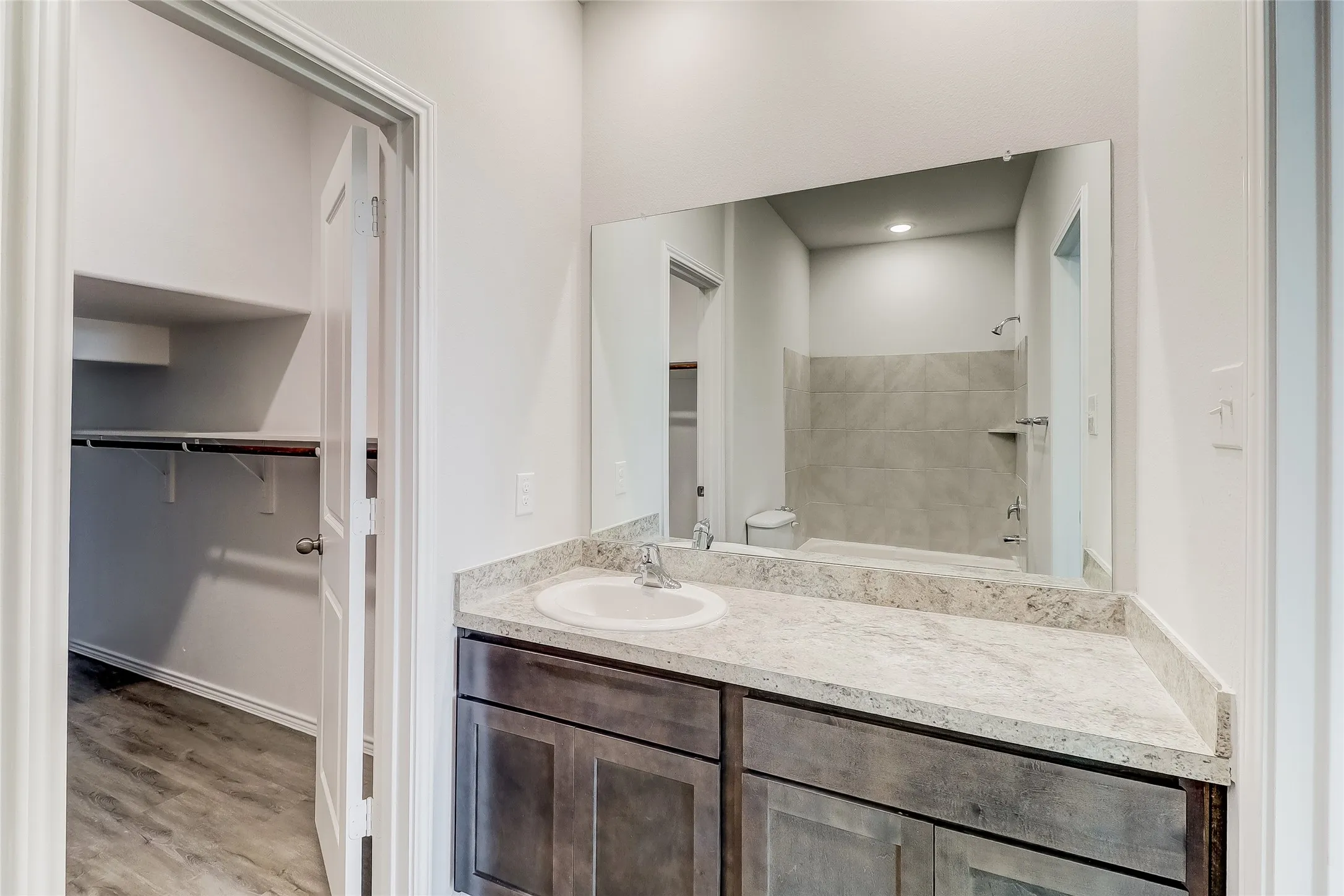 Single Family Residence For Rent in Ellis County , 3702 Ruth Drive, Ennis, Texas 75119, 4 Bedroom, 3 Bathroom, 2 Garage spaces, 1,644 Sqft, built in 2024, mls#21387245, Real Estate Agent in Ennis, Homes For Rent in Ellis county, Homes For Rent in Ennis, Realtor in Ennis Texas, Real Estate Brokerage Independent Realty Texas, Luminita Cordes Realtor
