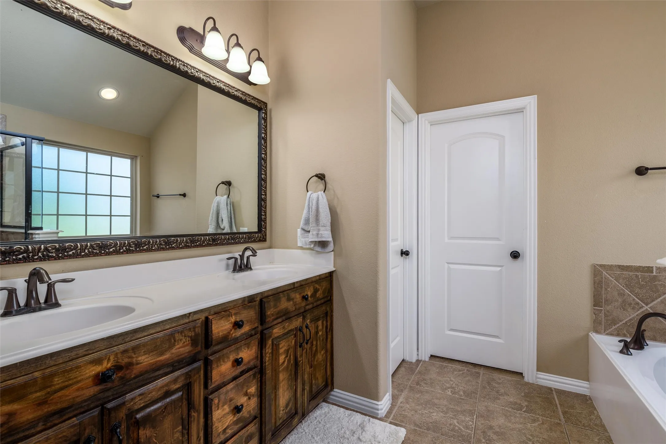 Single Family Residence For Rent in Denton County , 3513 Bans Crown Boulevard, Lewisville, Texas 75056, 4 Bedroom, 4 Bathroom, 2 Garage spaces, 3,124 Sqft, built in 2012, mls#21387247, Real Estate Agent in Lewisville, Homes For Rent in Denton county, Homes For Rent in Lewisville, Realtor in Lewisville Texas, Real Estate Brokerage Independent Realty Texas, Luminita Cordes Realtor