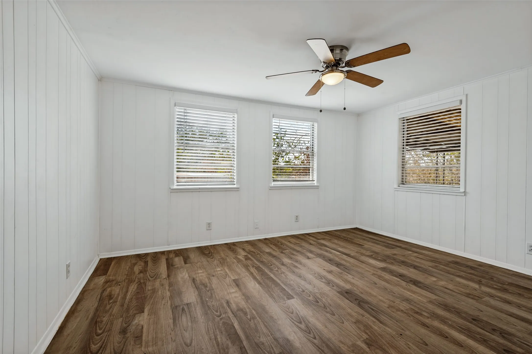 Single Family Residence For Sale in Dallas County , 227 S Justin Avenue, Dallas, Texas 75211, 3 Bedroom, 1 Bathroom, Garage spaces, 1,170 Sqft, built in 1962, mls#21385948, Real Estate Agent in Dallas, Homes For Sale in Dallas county, Homes For Sale in Dallas, Realtor in Dallas Texas, Real Estate Brokerage Independent Realty Texas, Luminita Cordes Realtor