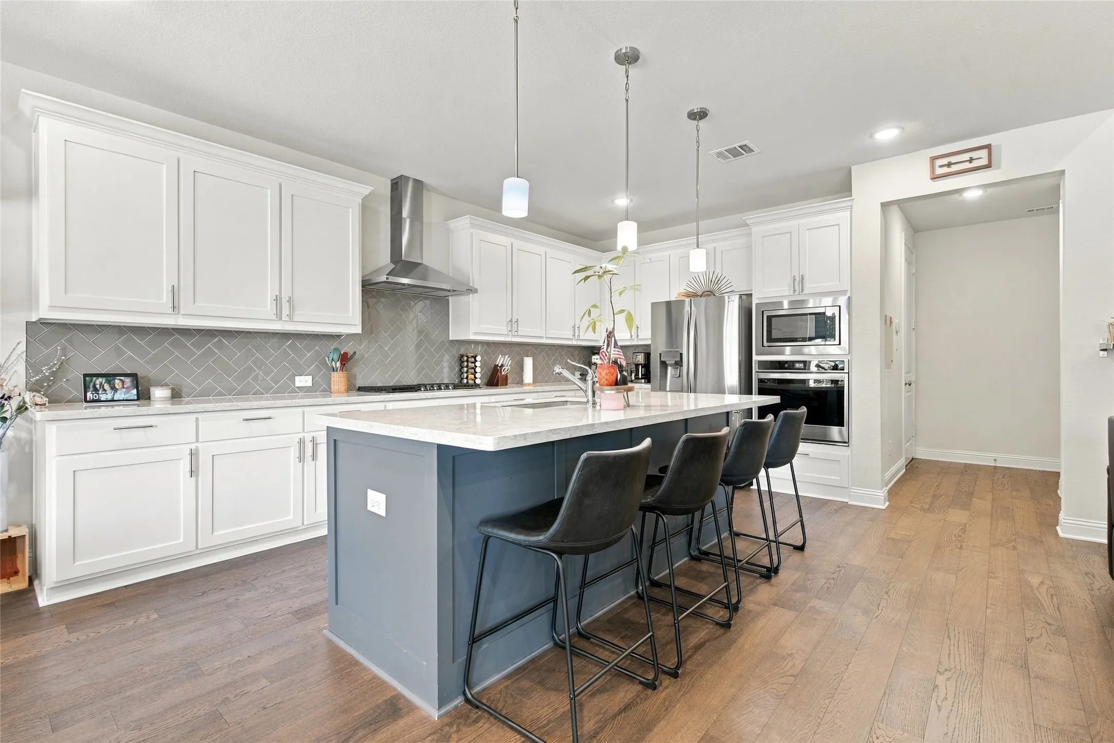 Single Family Residence For Sale in Denton County , 2901 Woodhill Way, Northlake, Texas 76247, 3 Bedroom, 3 Bathroom, 3 Garage spaces, 2,649 Sqft, built in 2020, mls#21387170, Real Estate Agent in Northlake, Homes For Sale in Denton county, Homes For Sale in Northlake, Realtor in Northlake Texas, Real Estate Brokerage Independent Realty Texas, Luminita Cordes Realtor