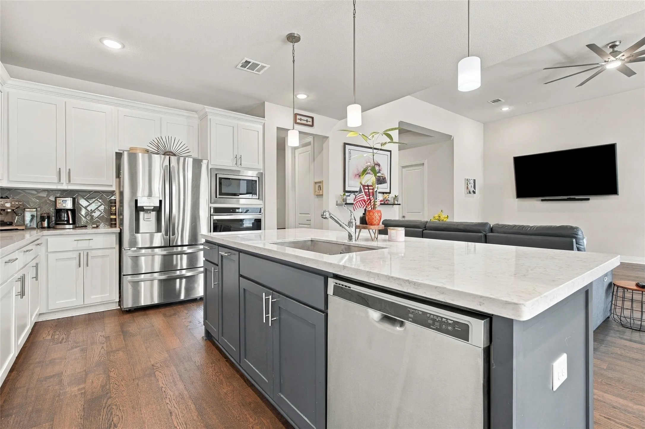Single Family Residence For Sale in Denton County , 2901 Woodhill Way, Northlake, Texas 76247, 3 Bedroom, 3 Bathroom, 3 Garage spaces, 2,649 Sqft, built in 2020, mls#21387170, Real Estate Agent in Northlake, Homes For Sale in Denton county, Homes For Sale in Northlake, Realtor in Northlake Texas, Real Estate Brokerage Independent Realty Texas, Luminita Cordes Realtor