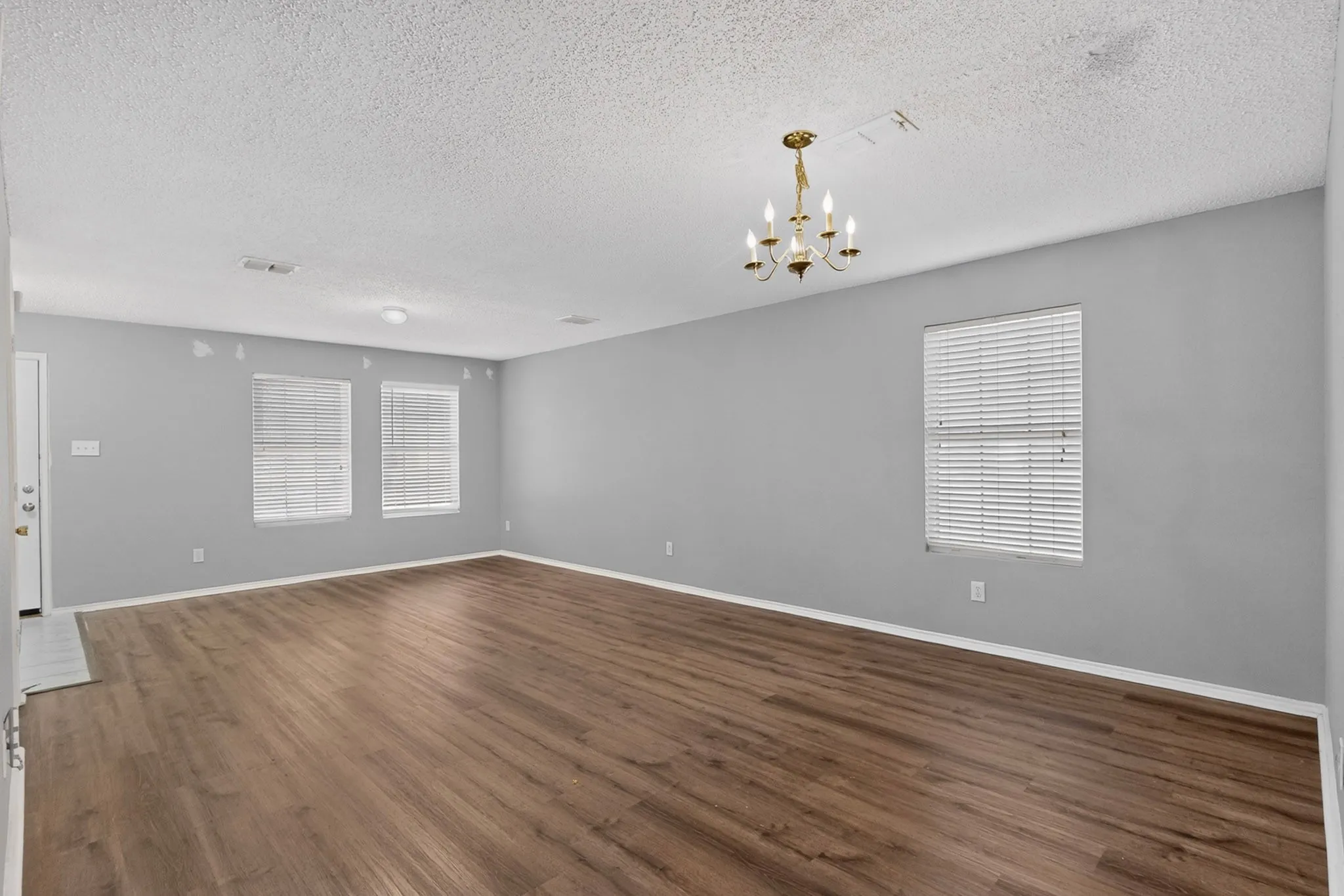 Single Family Residence For Sale in Tarrant County , 3040 Clemente Drive, Grand Prairie, Texas 75052, 4 Bedroom, 3 Bathroom, 2 Garage spaces, 3,195 Sqft, built in 2002, mls#21387125, Real Estate Agent in Grand Prairie, Homes For Sale in Tarrant county, Homes For Sale in Grand Prairie, Realtor in Grand Prairie Texas, Real Estate Brokerage Independent Realty Texas, Luminita Cordes Realtor