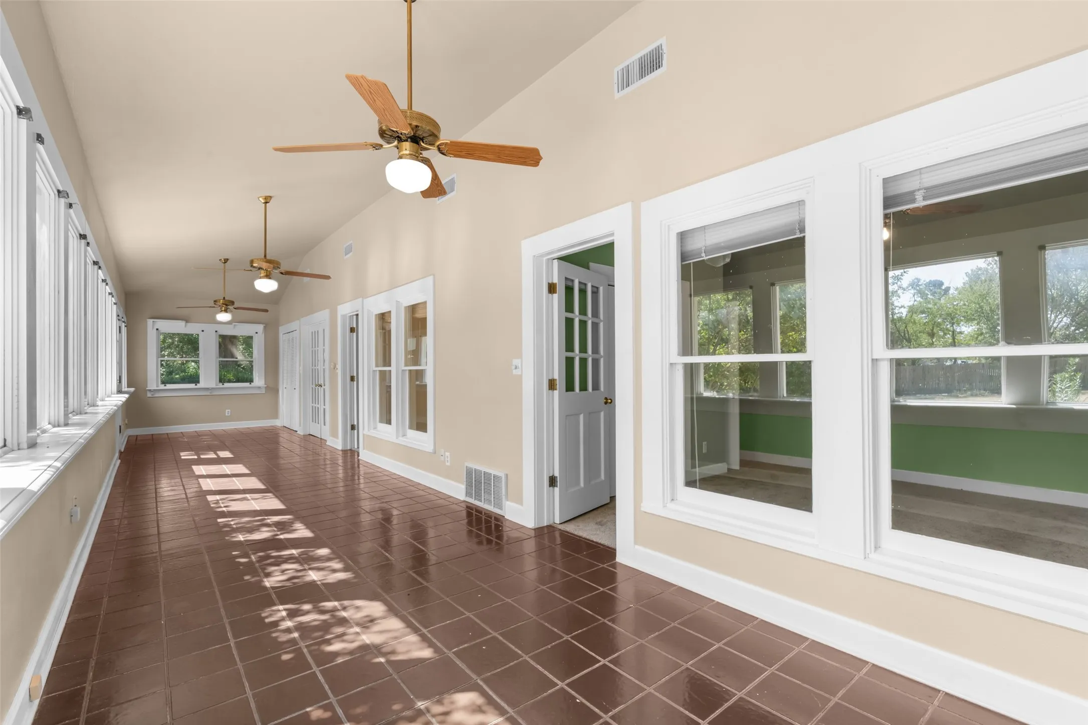 Single Family Residence For Sale in Parker County , 206 E Josephine Street, Weatherford, Texas 76086, 3 Bedroom, 2 Bathroom, 1 Garage spaces, 2,075 Sqft, built in 1902, mls#21387263, Real Estate Agent in Weatherford, Homes For Sale in Parker county, Homes For Sale in Weatherford, Realtor in Weatherford Texas, Real Estate Brokerage Independent Realty Texas, Luminita Cordes Realtor