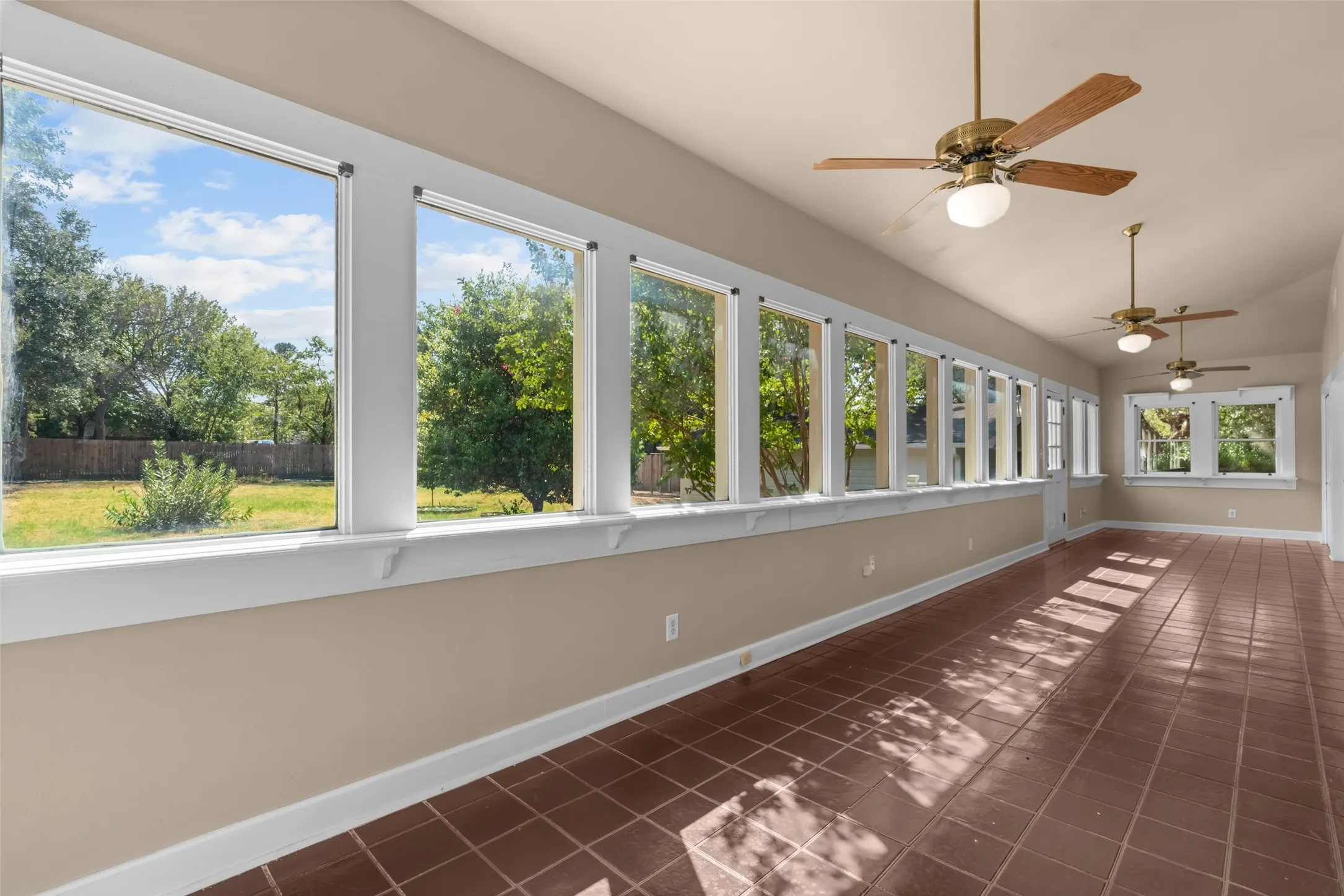 Single Family Residence For Sale in Parker County , 206 E Josephine Street, Weatherford, Texas 76086, 3 Bedroom, 2 Bathroom, 1 Garage spaces, 2,075 Sqft, built in 1902, mls#21387263, Real Estate Agent in Weatherford, Homes For Sale in Parker county, Homes For Sale in Weatherford, Realtor in Weatherford Texas, Real Estate Brokerage Independent Realty Texas, Luminita Cordes Realtor