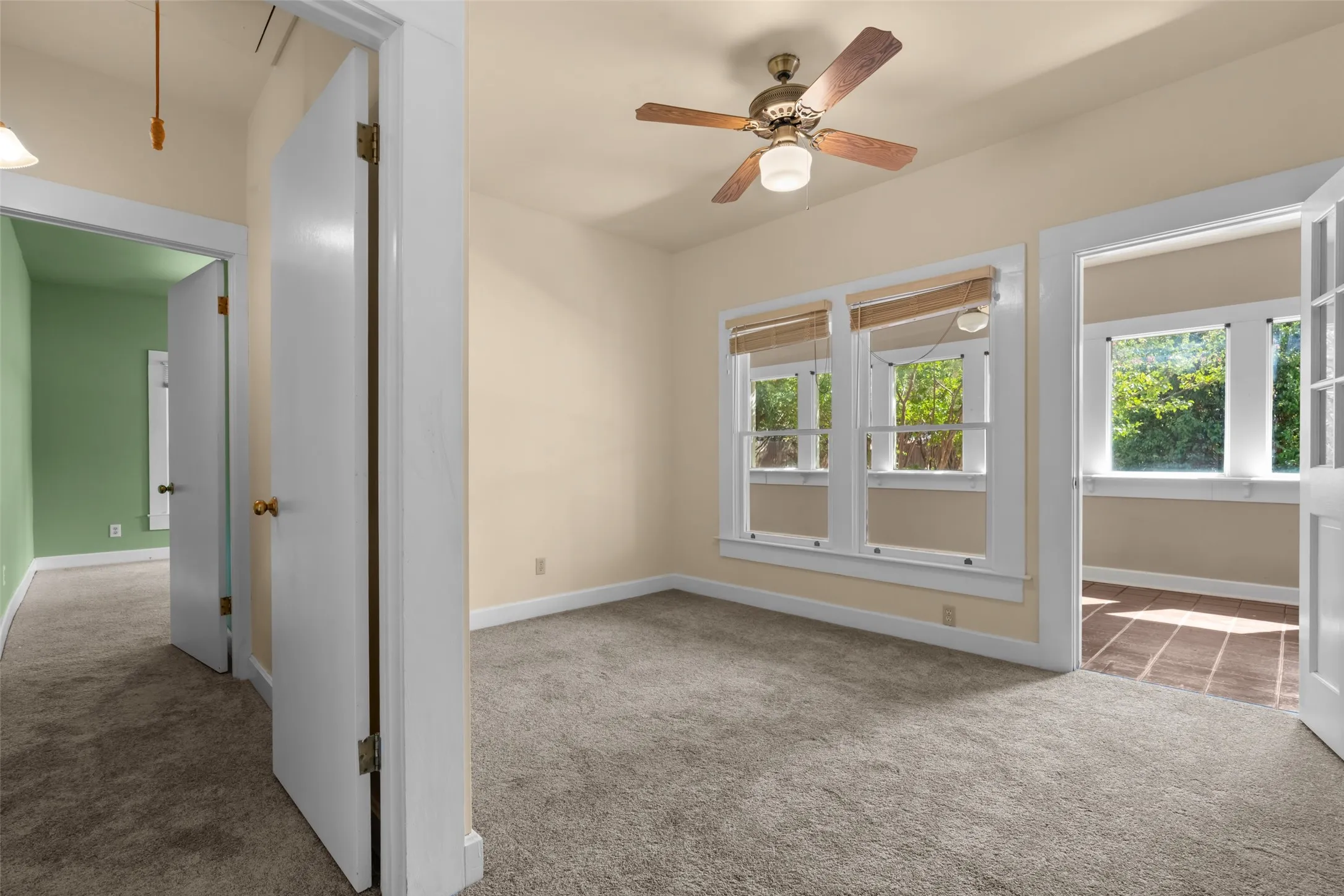 Single Family Residence For Sale in Parker County , 206 E Josephine Street, Weatherford, Texas 76086, 3 Bedroom, 2 Bathroom, 1 Garage spaces, 2,075 Sqft, built in 1902, mls#21387263, Real Estate Agent in Weatherford, Homes For Sale in Parker county, Homes For Sale in Weatherford, Realtor in Weatherford Texas, Real Estate Brokerage Independent Realty Texas, Luminita Cordes Realtor