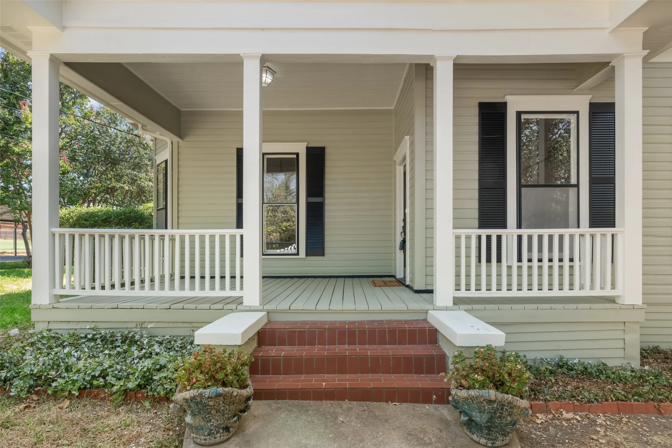 Single Family Residence For Sale in Parker County , 206 E Josephine Street, Weatherford, Texas 76086, 3 Bedroom, 2 Bathroom, 1 Garage spaces, 2,075 Sqft, built in 1902, mls#21387263, Real Estate Agent in Weatherford, Homes For Sale in Parker county, Homes For Sale in Weatherford, Realtor in Weatherford Texas, Real Estate Brokerage Independent Realty Texas, Luminita Cordes Realtor