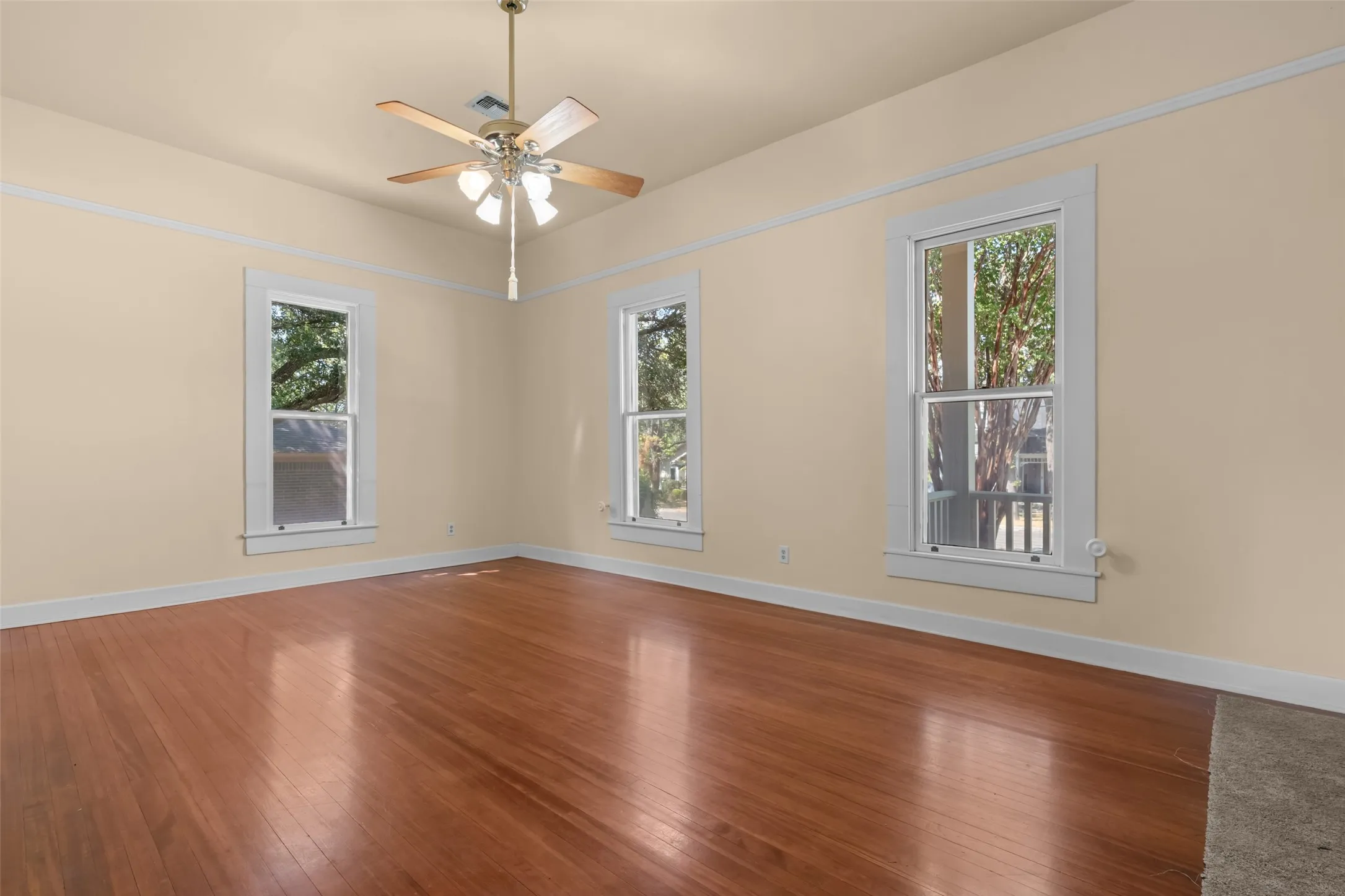 Single Family Residence For Sale in Parker County , 206 E Josephine Street, Weatherford, Texas 76086, 3 Bedroom, 2 Bathroom, 1 Garage spaces, 2,075 Sqft, built in 1902, mls#21387263, Real Estate Agent in Weatherford, Homes For Sale in Parker county, Homes For Sale in Weatherford, Realtor in Weatherford Texas, Real Estate Brokerage Independent Realty Texas, Luminita Cordes Realtor