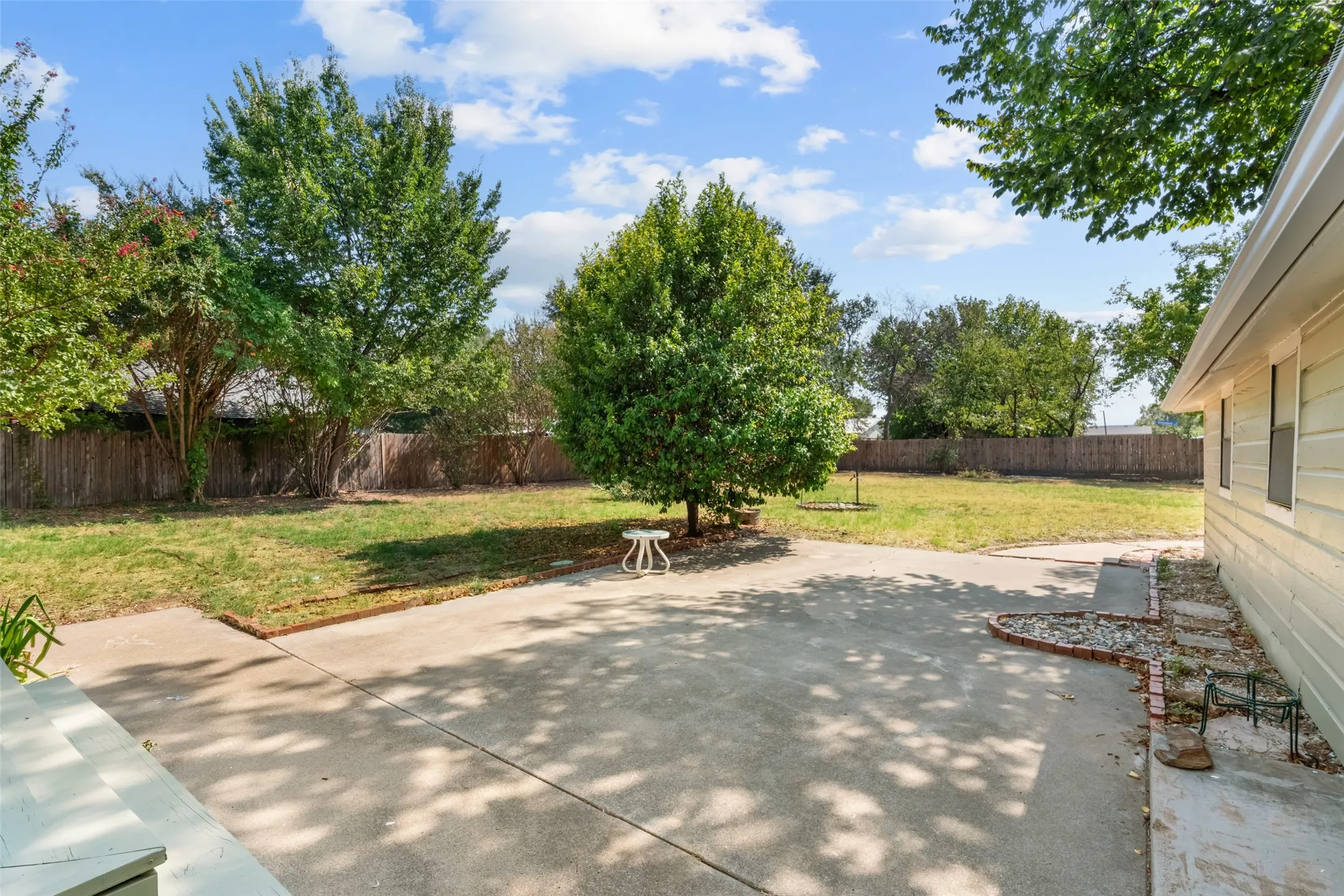 Single Family Residence For Sale in Parker County , 206 E Josephine Street, Weatherford, Texas 76086, 3 Bedroom, 2 Bathroom, 1 Garage spaces, 2,075 Sqft, built in 1902, mls#21387263, Real Estate Agent in Weatherford, Homes For Sale in Parker county, Homes For Sale in Weatherford, Realtor in Weatherford Texas, Real Estate Brokerage Independent Realty Texas, Luminita Cordes Realtor