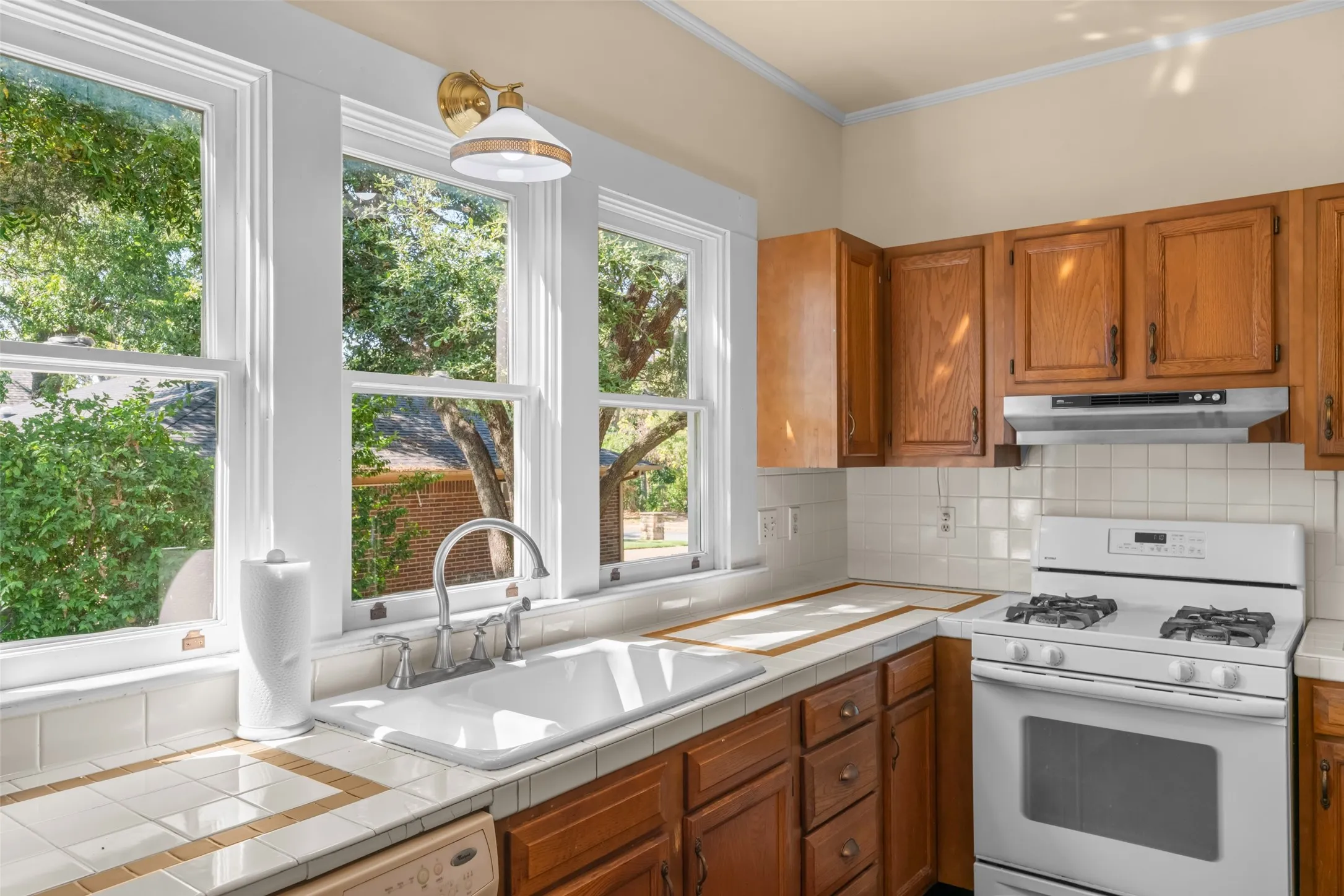 Single Family Residence For Sale in Parker County , 206 E Josephine Street, Weatherford, Texas 76086, 3 Bedroom, 2 Bathroom, 1 Garage spaces, 2,075 Sqft, built in 1902, mls#21387263, Real Estate Agent in Weatherford, Homes For Sale in Parker county, Homes For Sale in Weatherford, Realtor in Weatherford Texas, Real Estate Brokerage Independent Realty Texas, Luminita Cordes Realtor