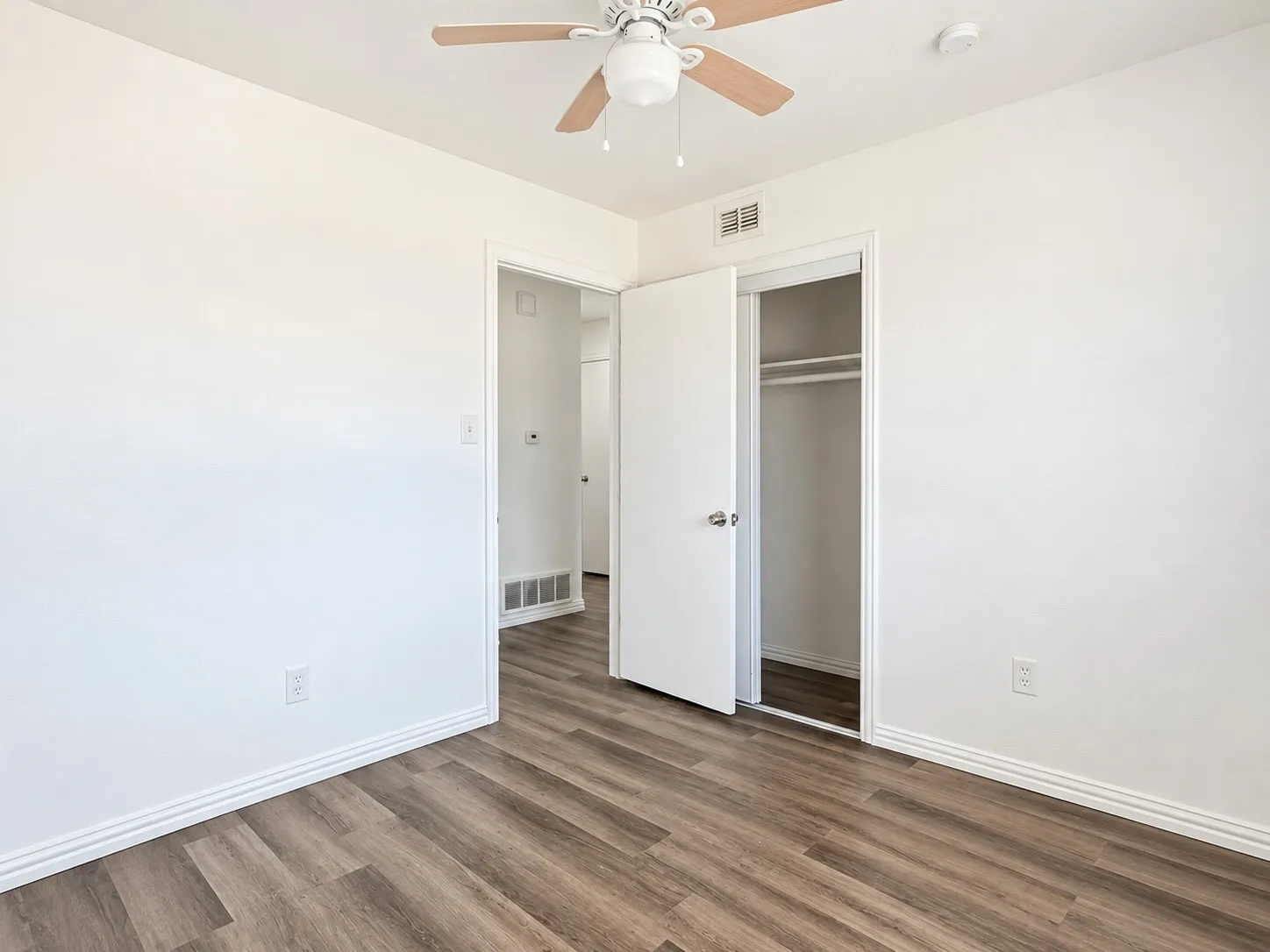 Single Family Residence For Rent in Dallas County , 133 Baron Place, Grand Prairie, Texas 75051, 3 Bedroom, 2 Bathroom, 2 Garage spaces, 1,153 Sqft, built in 1960, mls#21382531, Real Estate Agent in Grand Prairie, Homes For Rent in Dallas county, Homes For Rent in Grand Prairie, Realtor in Grand Prairie Texas, Real Estate Brokerage Independent Realty Texas, Luminita Cordes Realtor