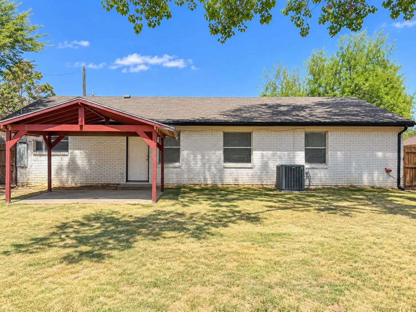 Single Family Residence For Rent in Dallas County , 133 Baron Place, Grand Prairie, Texas 75051, 3 Bedroom, 2 Bathroom, 2 Garage spaces, 1,153 Sqft, built in 1960, mls#21382531, Real Estate Agent in Grand Prairie, Homes For Rent in Dallas county, Homes For Rent in Grand Prairie, Realtor in Grand Prairie Texas, Real Estate Brokerage Independent Realty Texas, Luminita Cordes Realtor